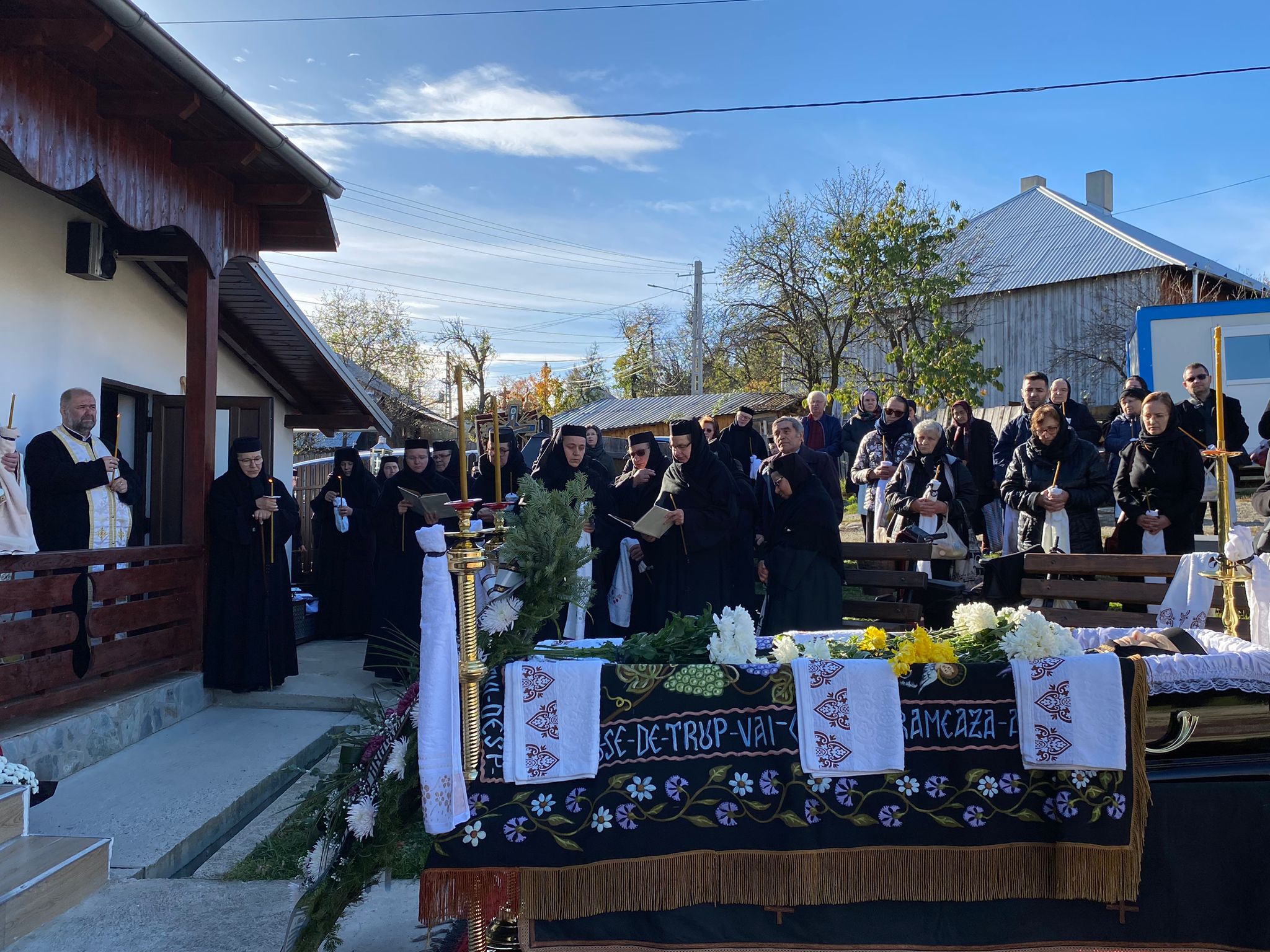 Monahia Filofteia Păduraru de la Mănăstirea Văratec a fost condusă pe drumul veșniciei