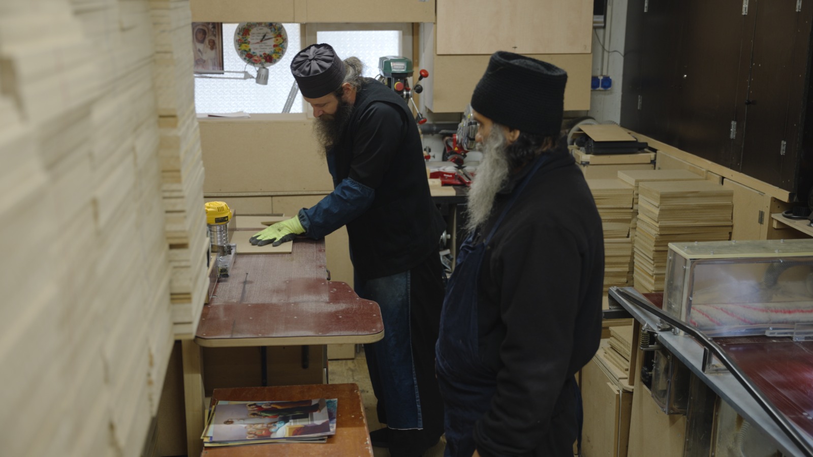 Părintele Ghelasie alături de un frate din obște