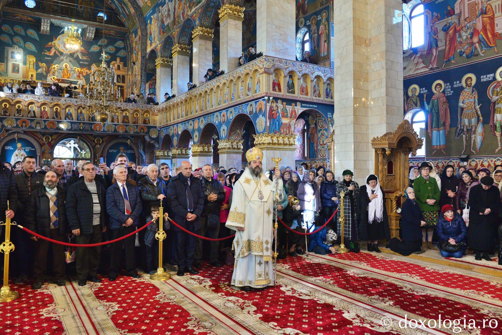 PS Nichifor Botoșăneanul slujind la Biserica „Sfântul Nectarie” din Iași, cu prilejul hramului / Foto: Lucian Ducan