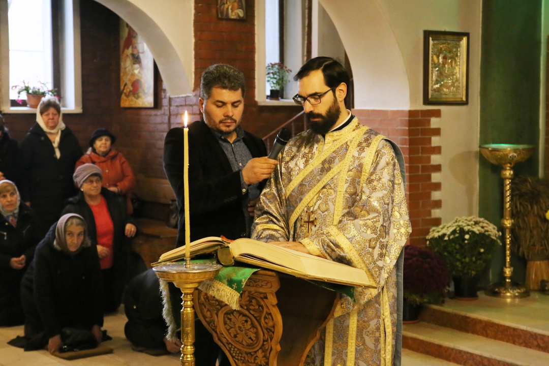 Citirea Sfintei Evanghelii, de sărbătoarea Intrării în biserică a Maicii Domnului / Foto: Flavius Popa