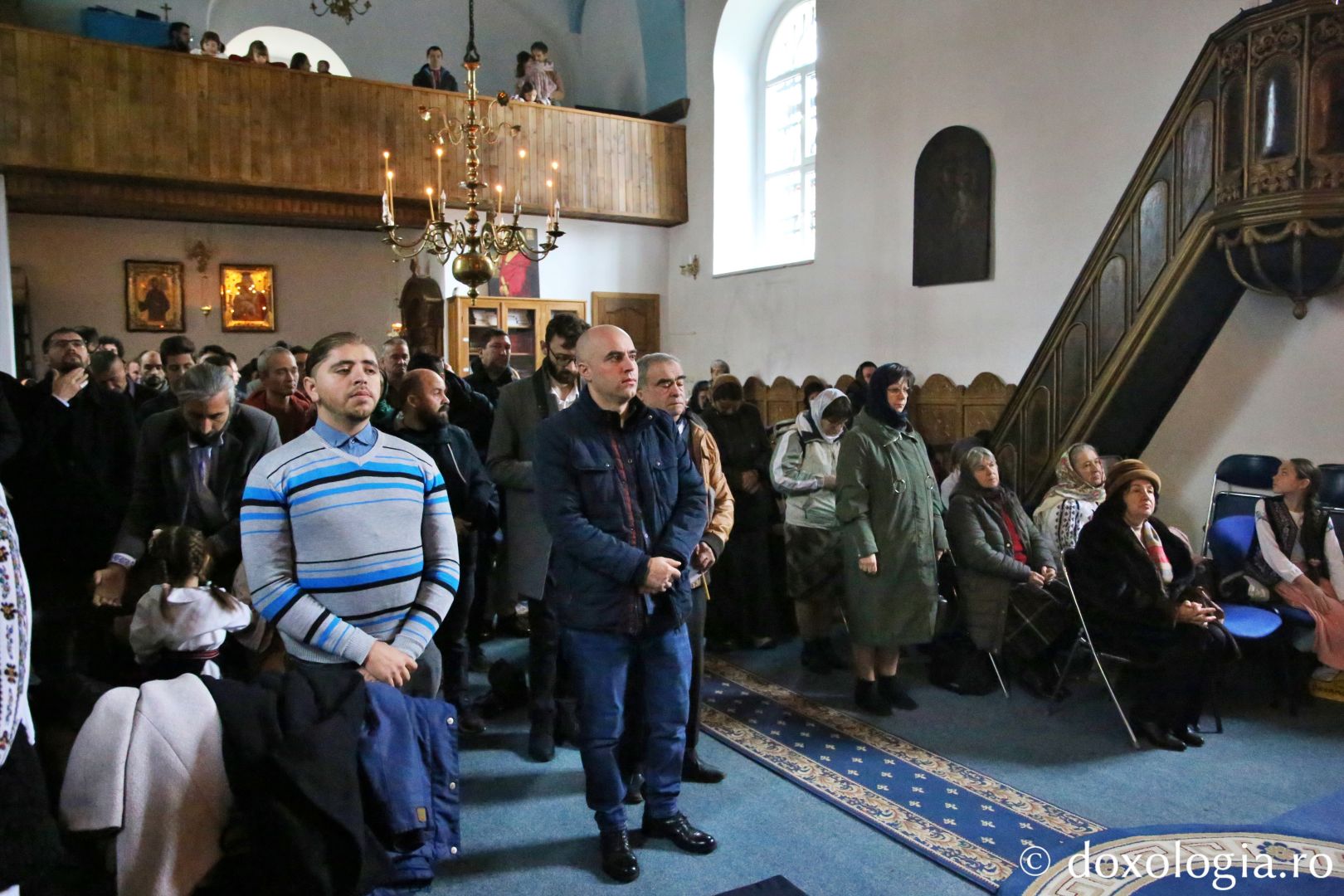 Credincioșii din Iași, participând la Sfânta Liturghie la Biserica „Metocul Maicilor” / Foto: Flavius Popa