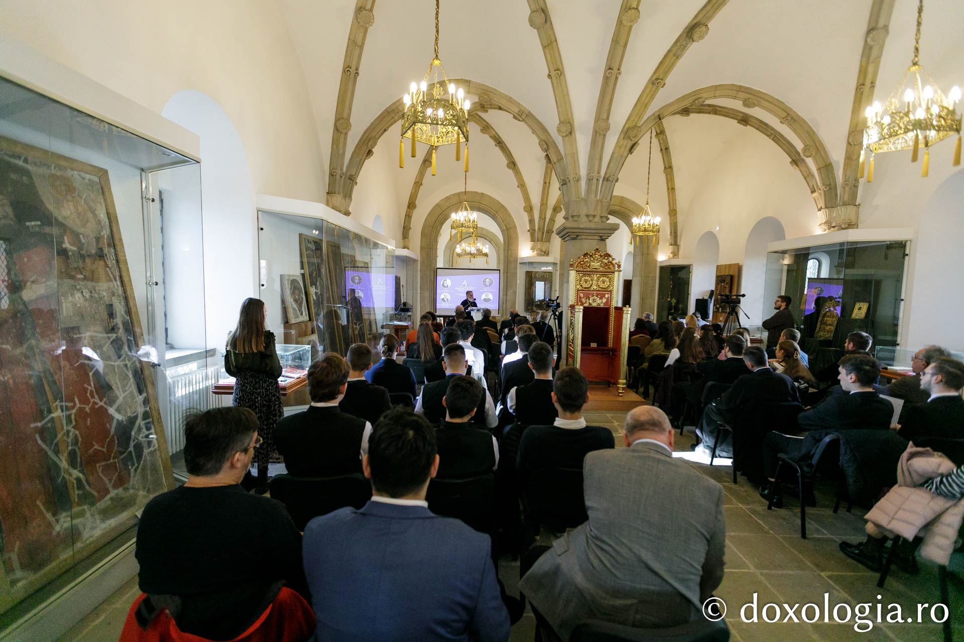 Participanți la simpozion