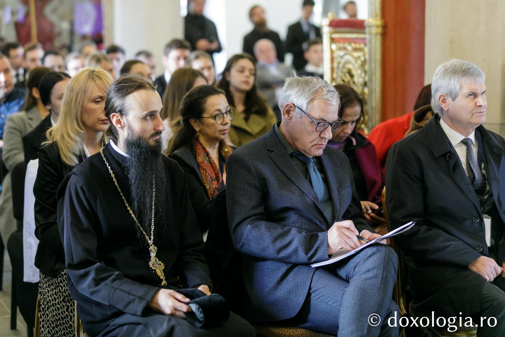 Participanți la simpozion