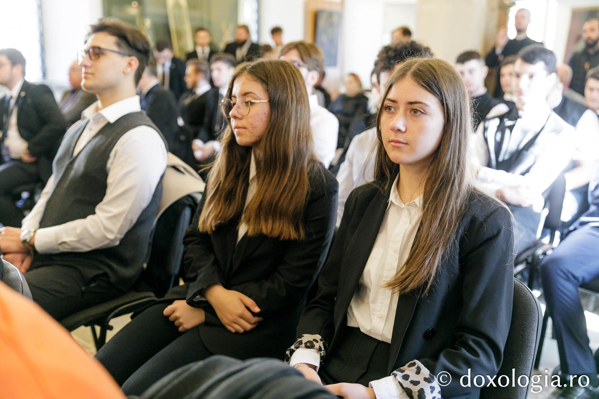 Participanți la simpozion