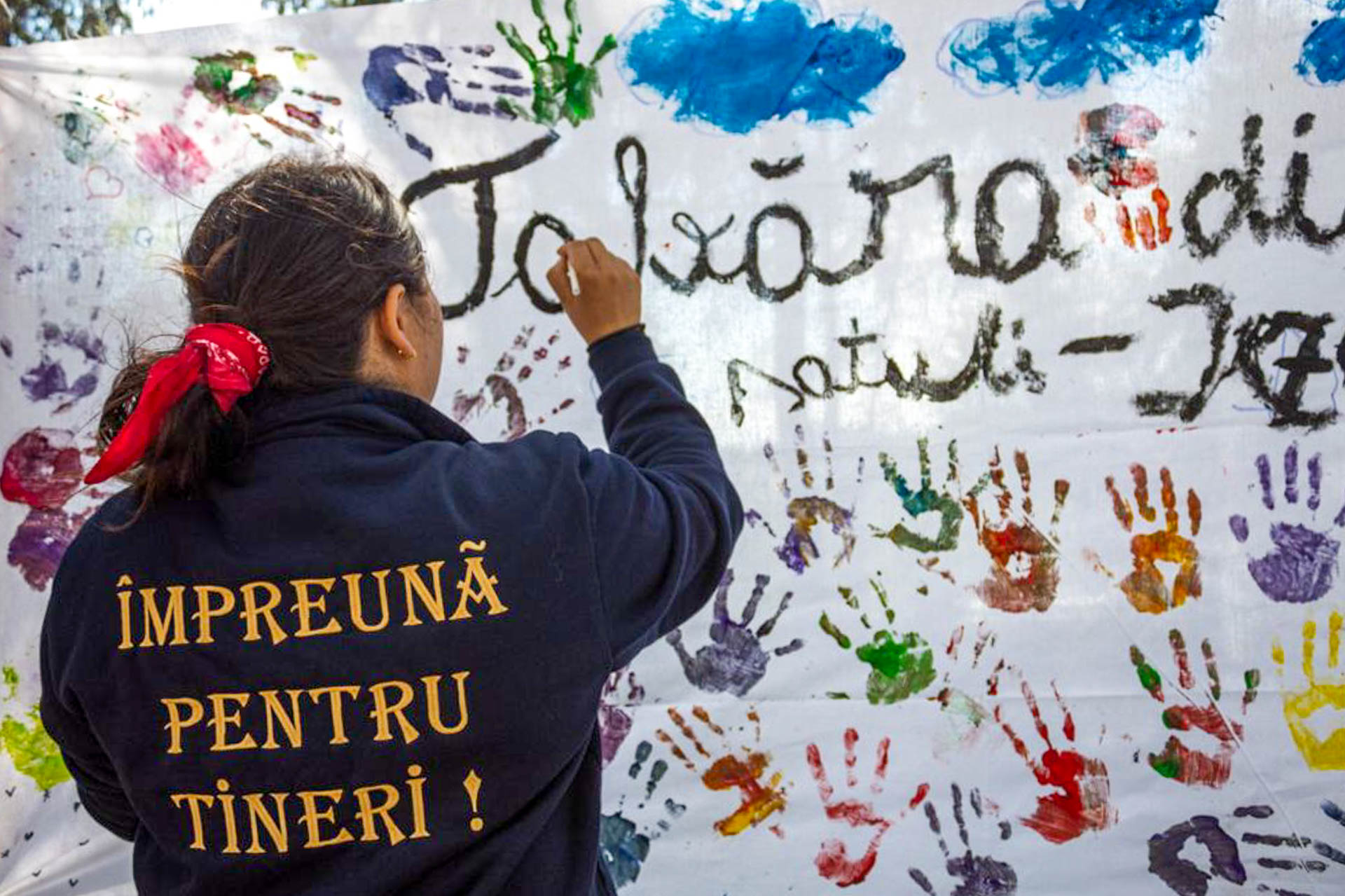 Tabăra din pridvorul satului