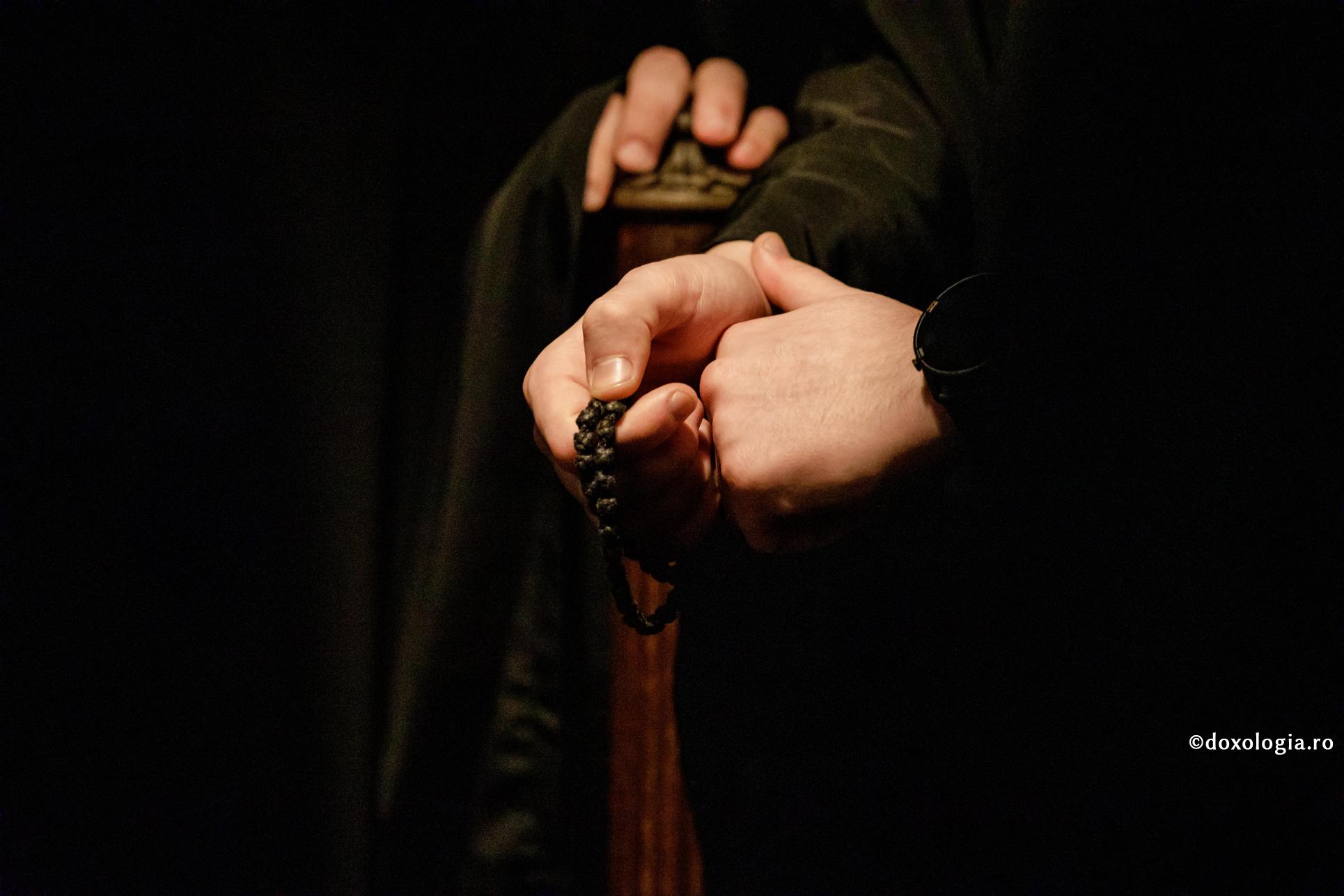 Rugăciunea sfințește omul în întregime și toate ale lui devin divino-umane! Iar dorul inimii noastre este să fim ca Dumnezeu, adică să fim dumnezei după har