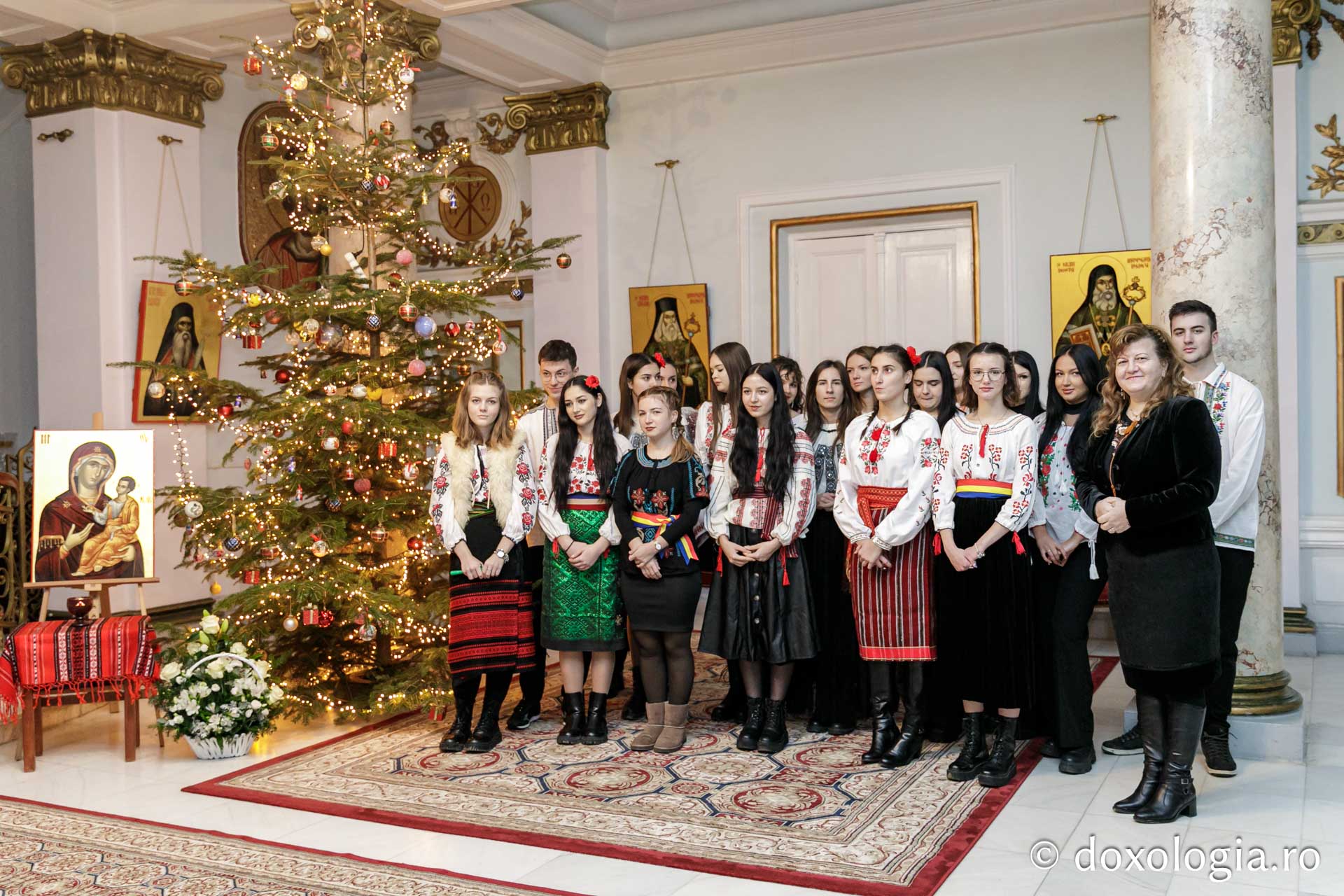 Colegiul Național „Mihail Sadoveanu” Pașcani – Colindători la Reședința Mitropolitană 2023