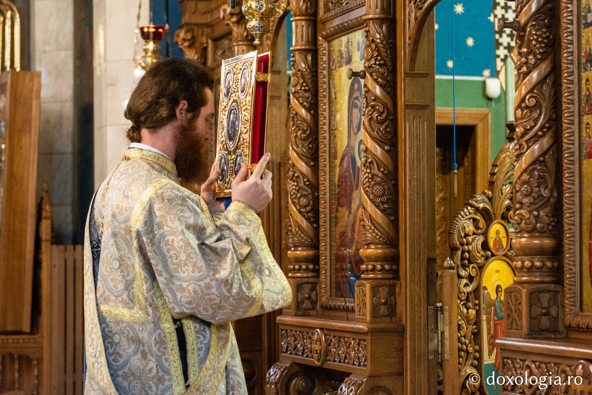 Diacon cu Evanghelia