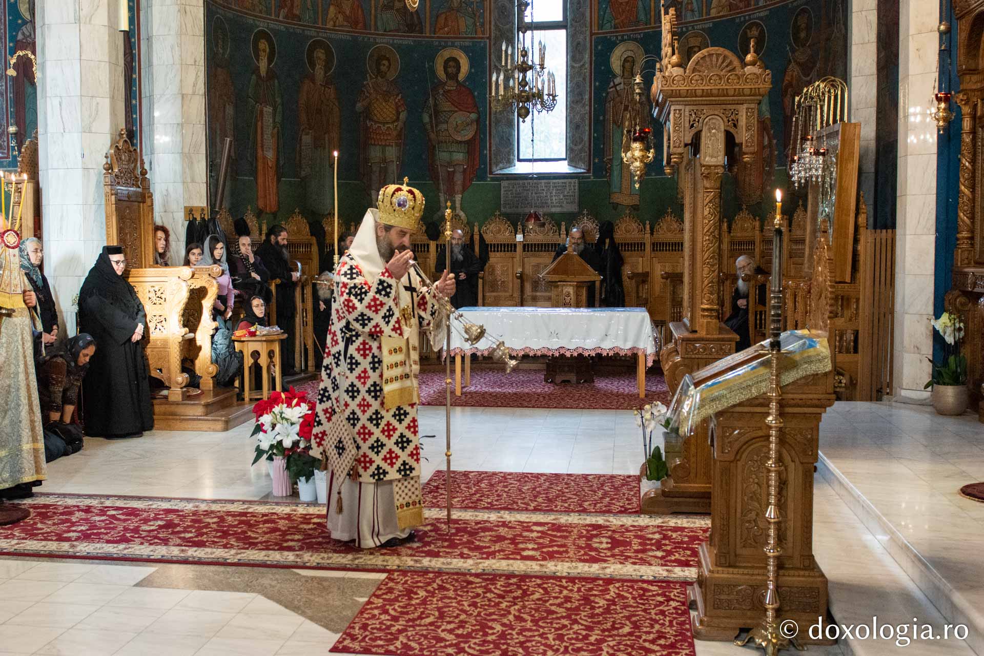 PS Nichifor Botoșăneanul la cădirea mare