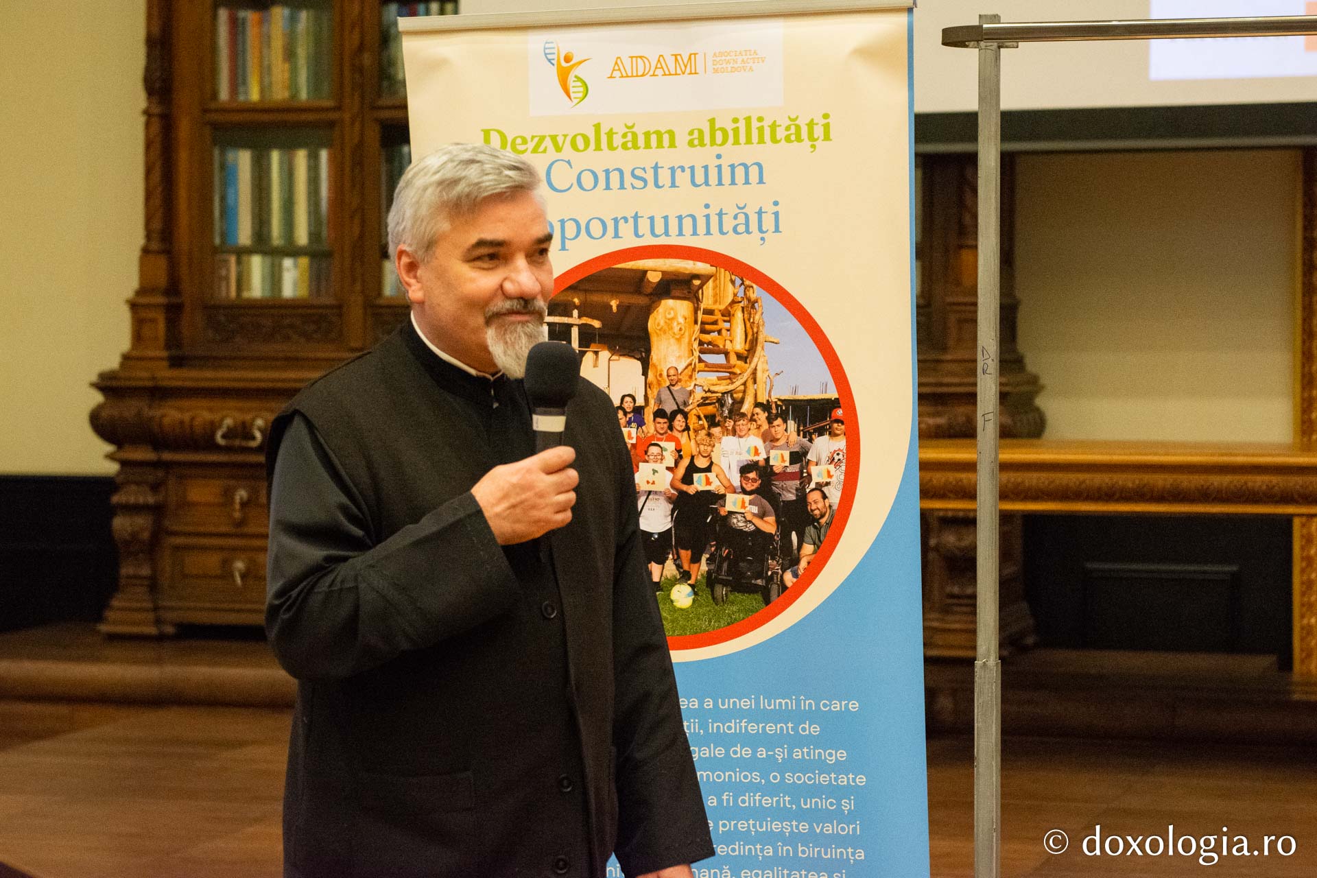 Pr. prof. univ. dr. Ioan Cristinel Teșu – prodecanul Facultății de Teologie Ortodoxă „Dumitru Stăniloae” din Iași