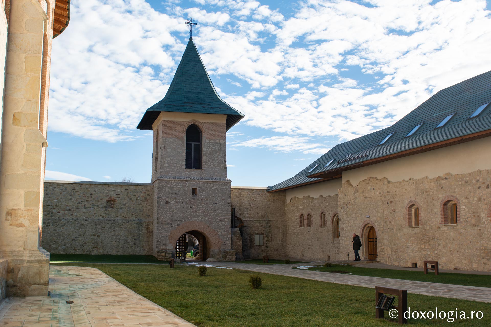 Curtea interioară a Mănăstirii Tazlău