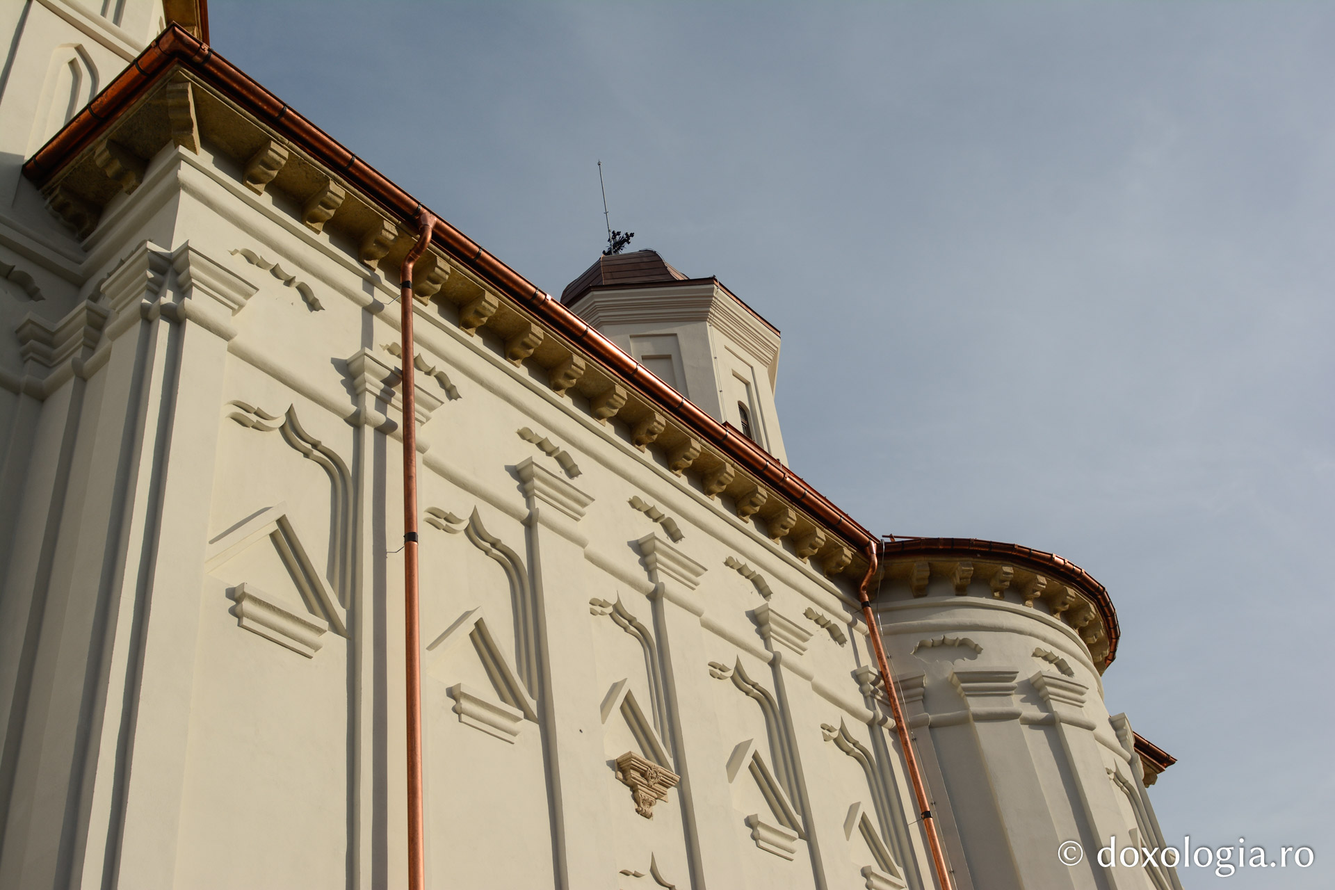 Lucrările de restaurare ale bisericilor „Sfinţii Teodori” din Iași și „Sfântul Dimitrie” din Soroca – Republica Moldova au fost finalizate