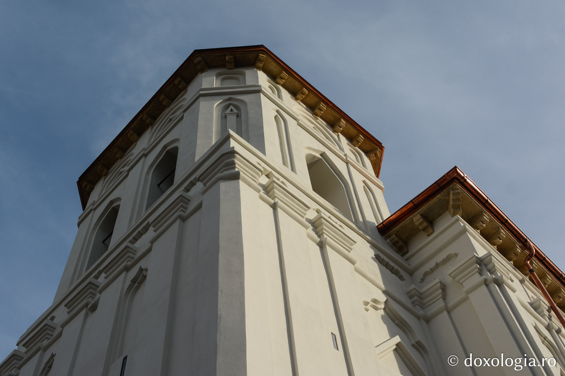 Lucrările de restaurare ale bisericilor „Sfinţii Teodori” din Iași și „Sfântul Dimitrie” din Soroca – Republica Moldova au fost finalizate