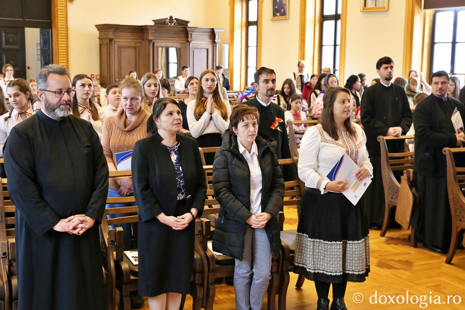 public prezent la evenimentul de încheiere a proiectului „Alege școala!”