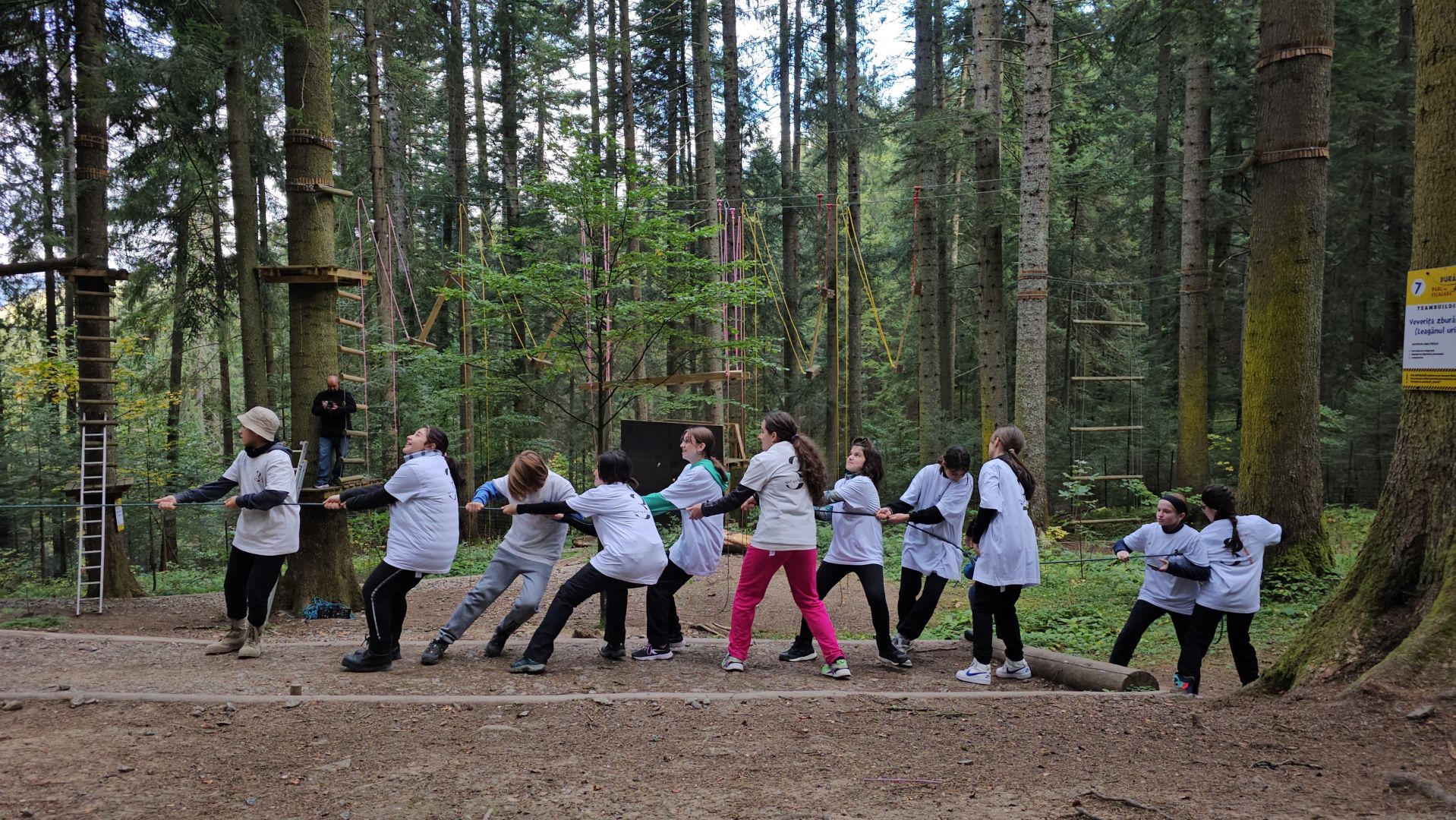 Grupul catehetic „Armina” al Parohiei Arămoaia a câștigat premiul I la concursul organizat de Colegiul „Sfântul Nicolae”