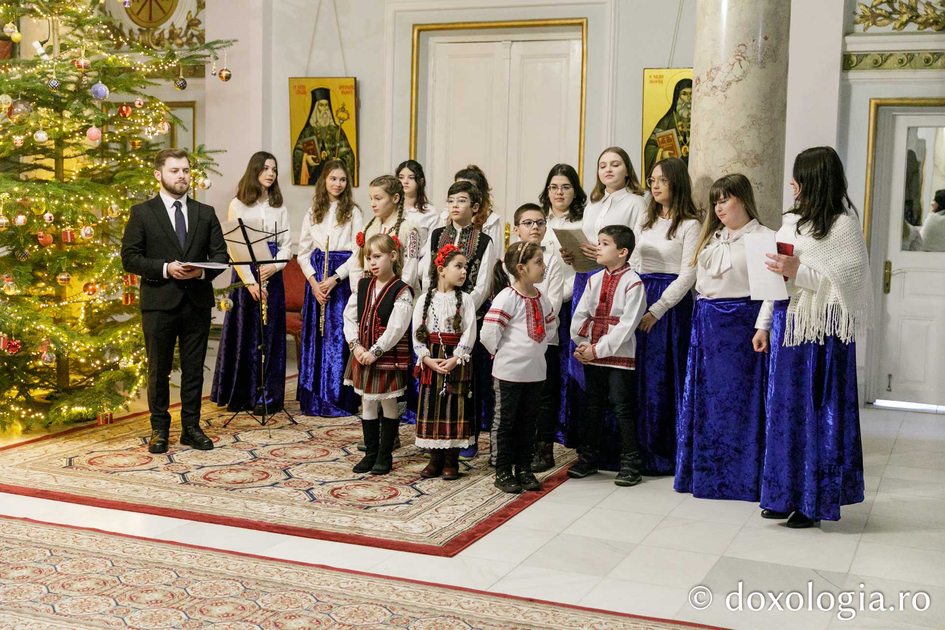 (Foto) Biserica „Sfântul Nicolae Domnesc” din Iași – Colindători la Reședința Mitropolitană 2023