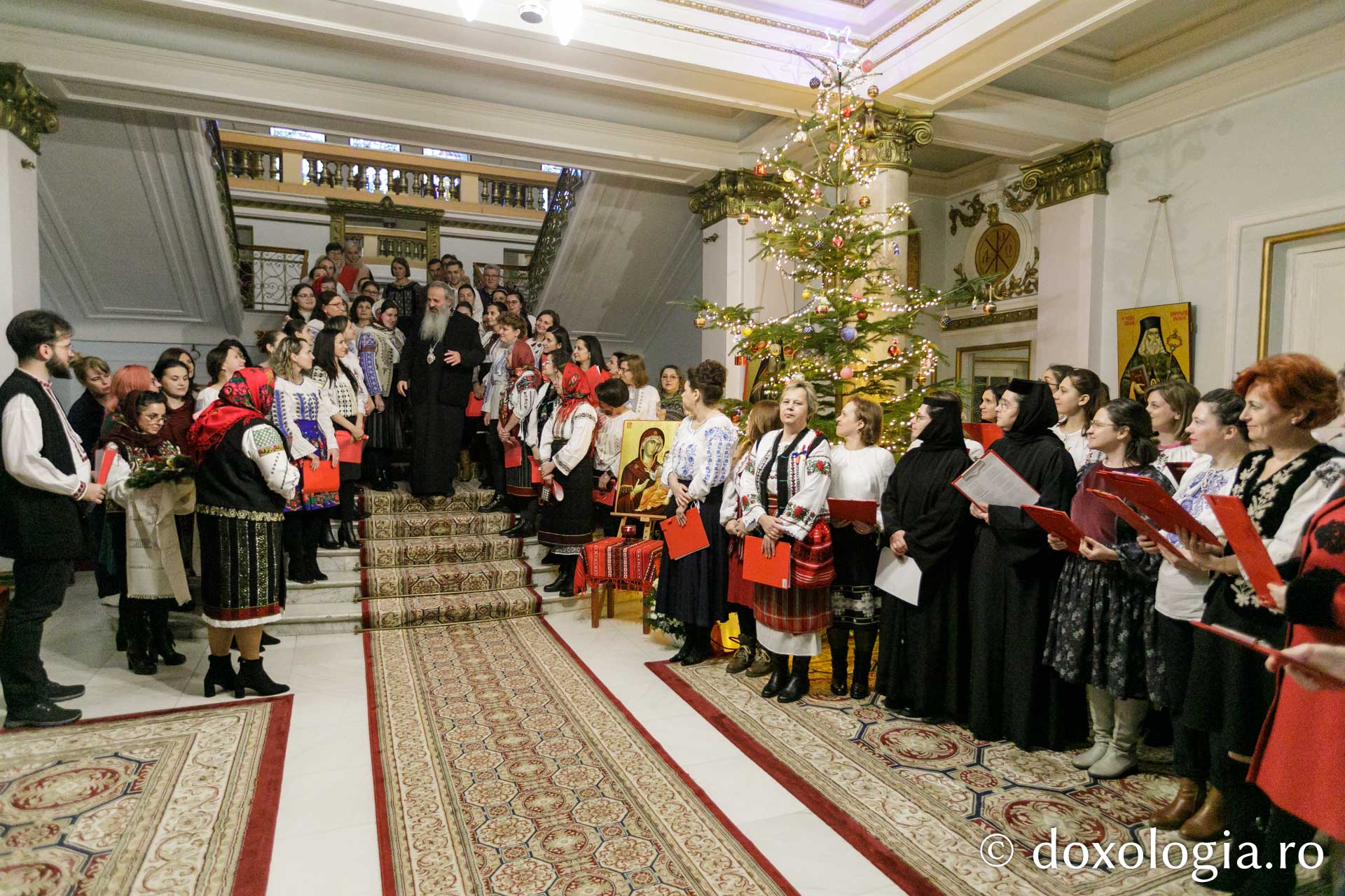 (Foto) Policlinica și Spitalul „Providența” – Colindători la Reședința Mitropolitană 2023