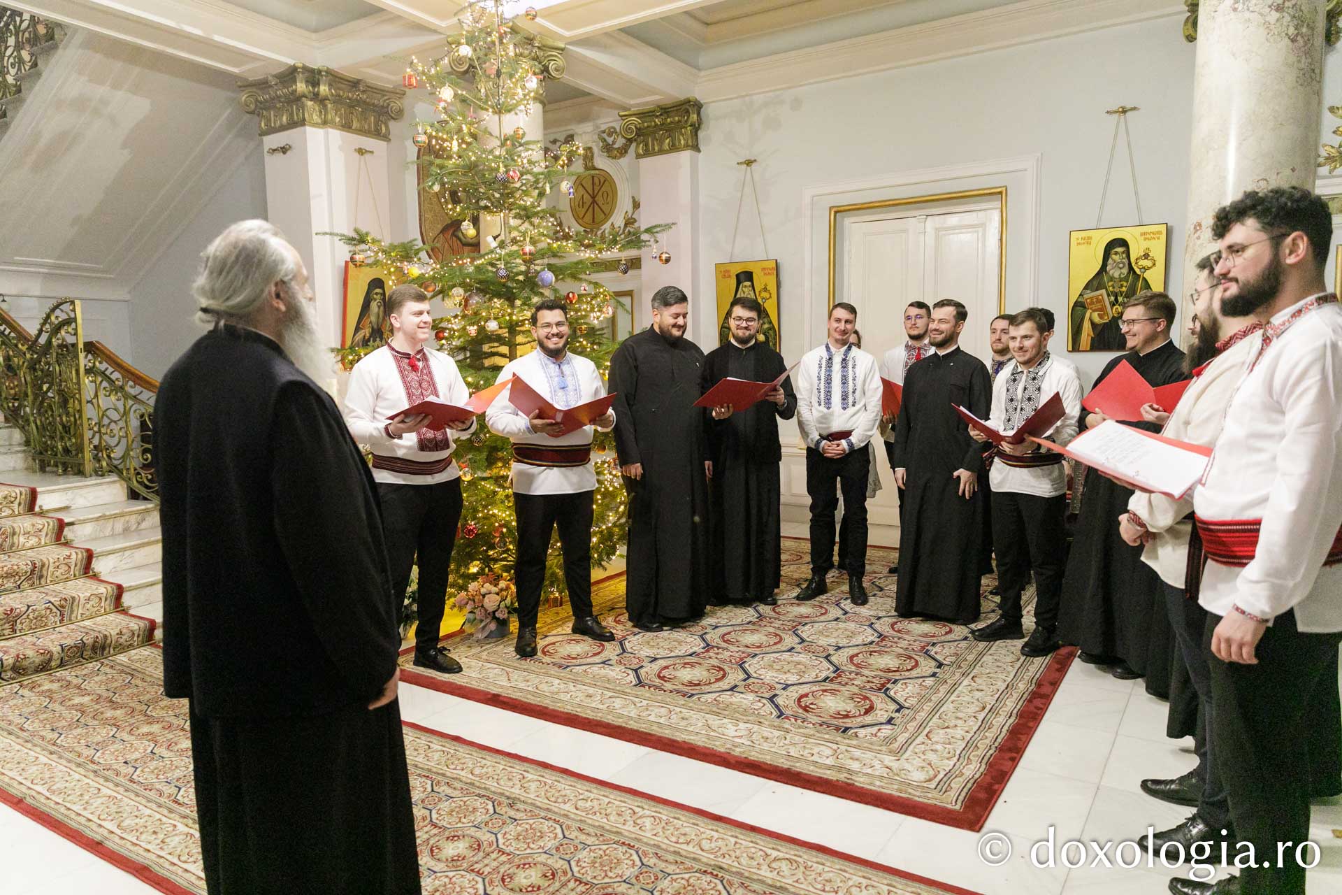 (Foto) Corul „Chivotul” – Colindători la Reședința Mitropolitană 2023