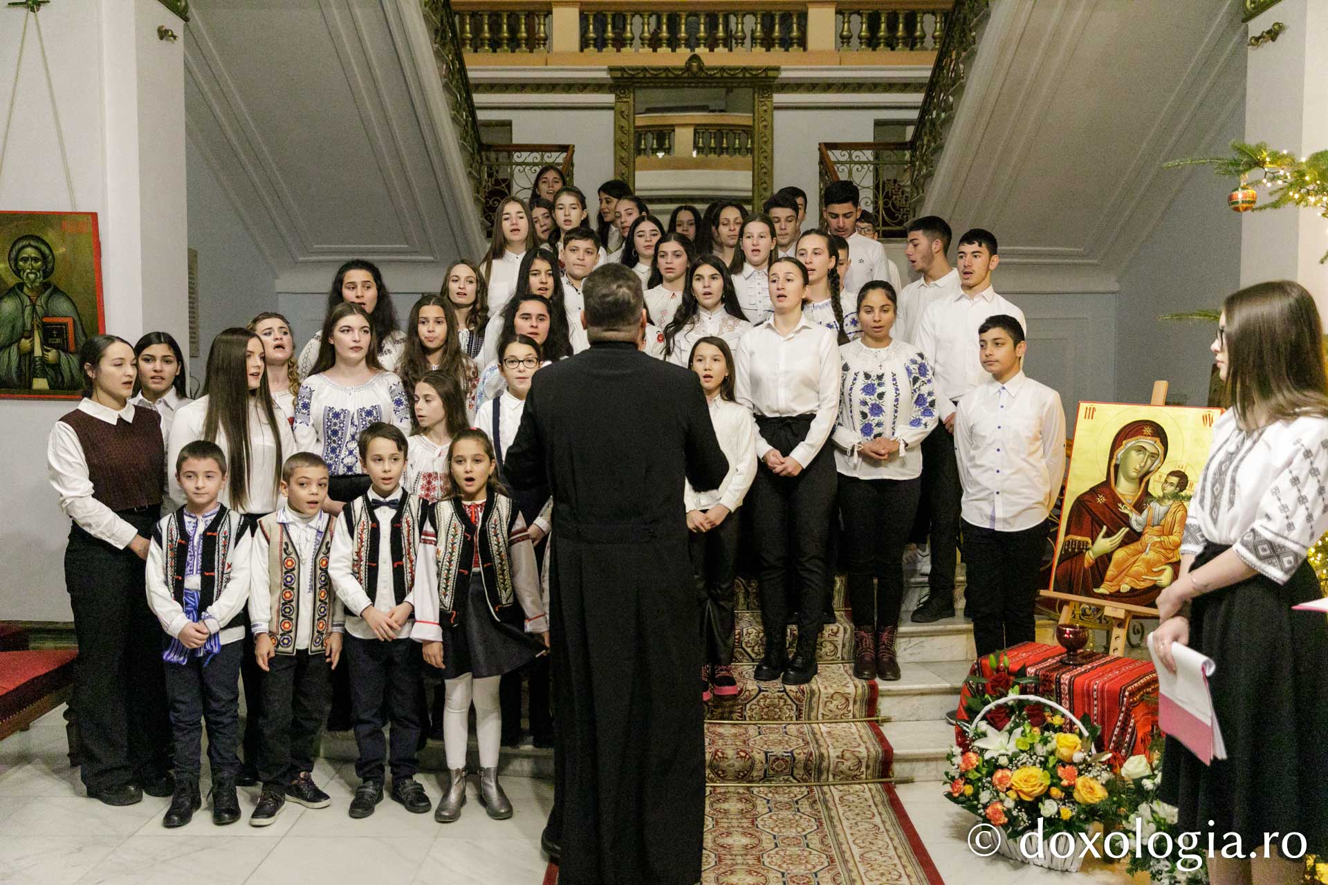 (Foto) Parohia Moșna – Colindători la Reședința Mitropolitană 2023