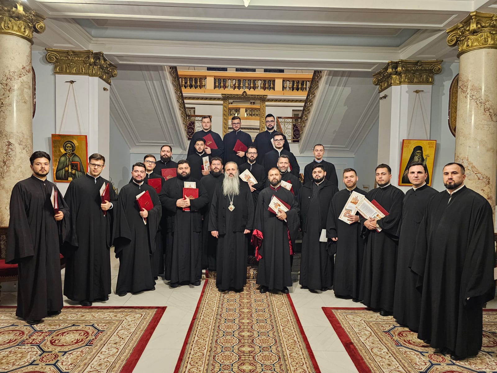 (Foto) Corul Tronos – Colindători la Reședința Mitropolitană 2023