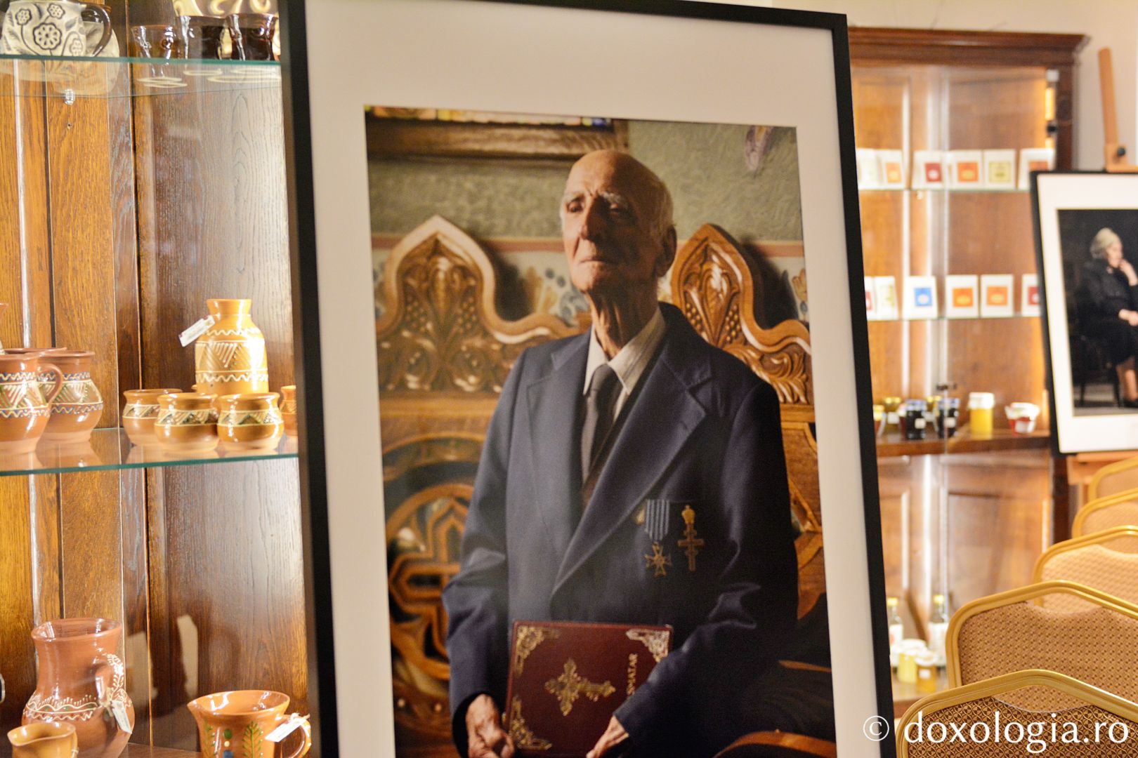 Pro Vita Iași: Expoziție de fotografie dedicată poveștilor de viață, la Librăria Doxologia vernisajul expoziției de fotografii