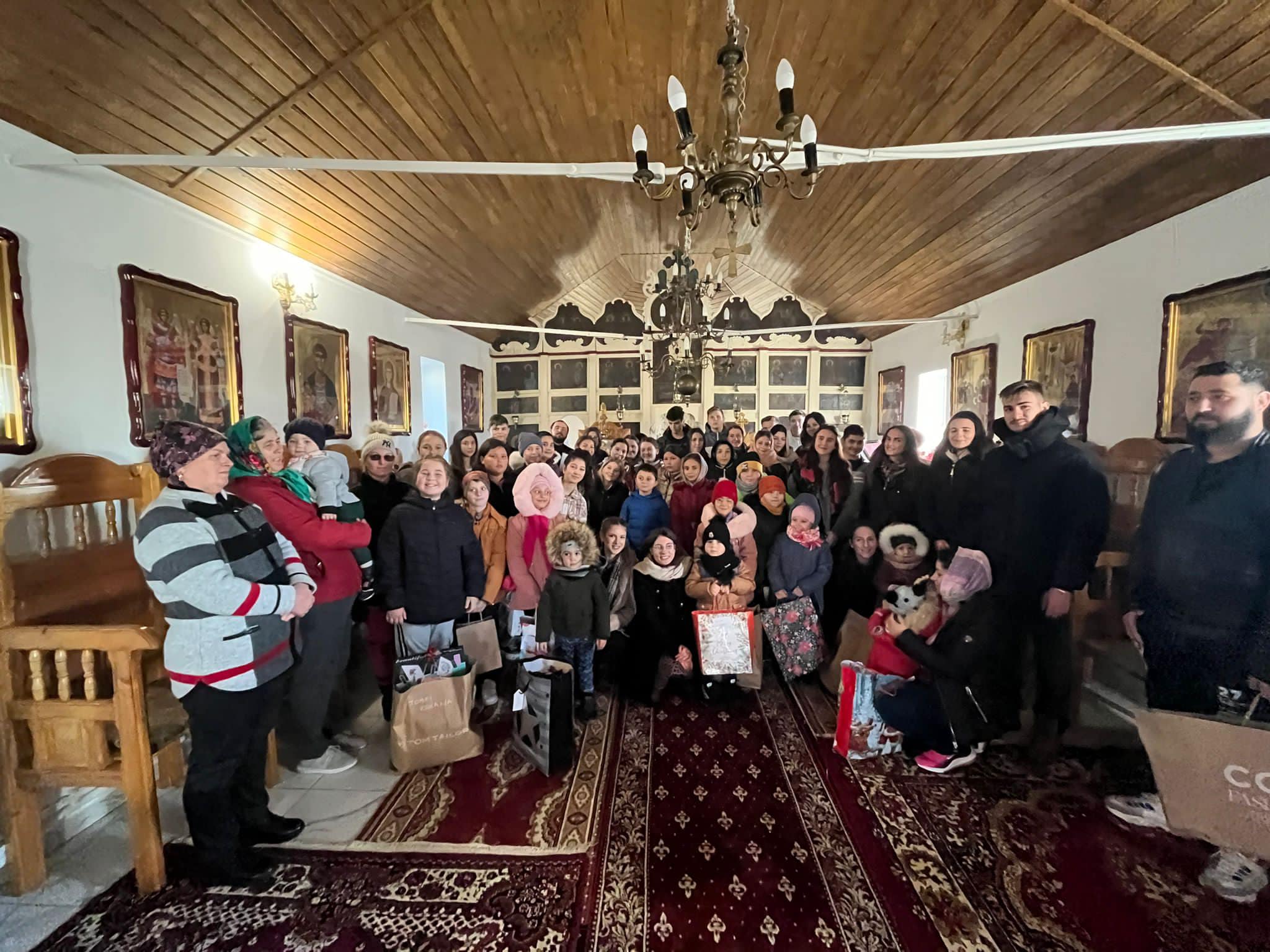 Copiii și tineri la biserică