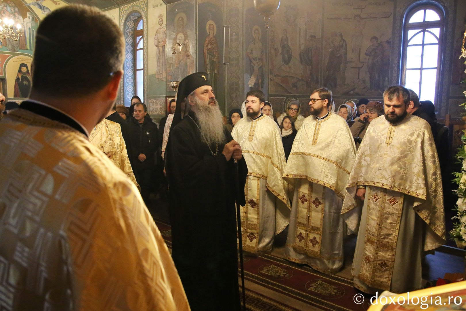 IPS Teofan la Parohia Budești / Foto: Flavius Popa Sfânta Liturghie cu IPS Teofan