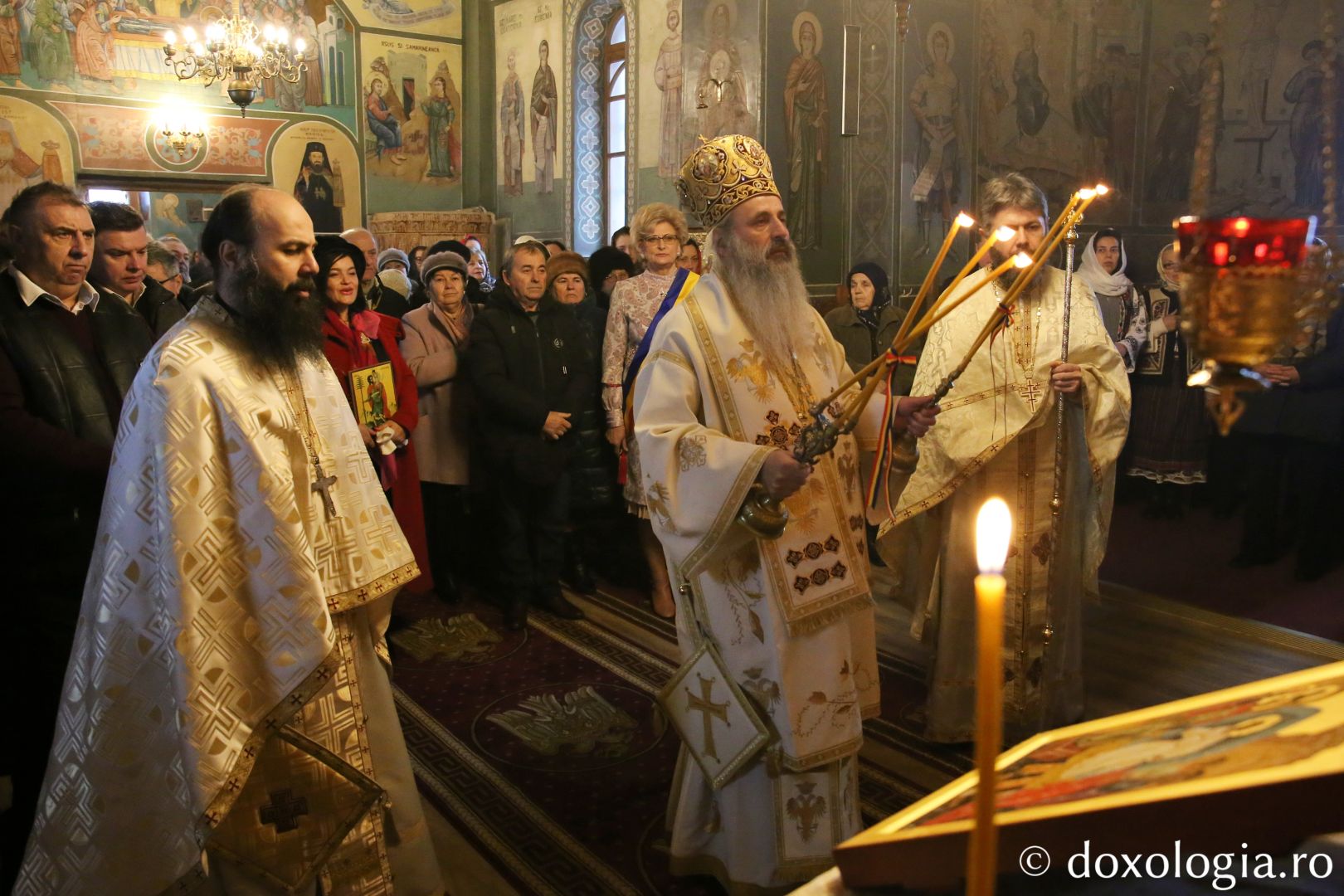 Sfânta Liturghie cu IPS Teofan