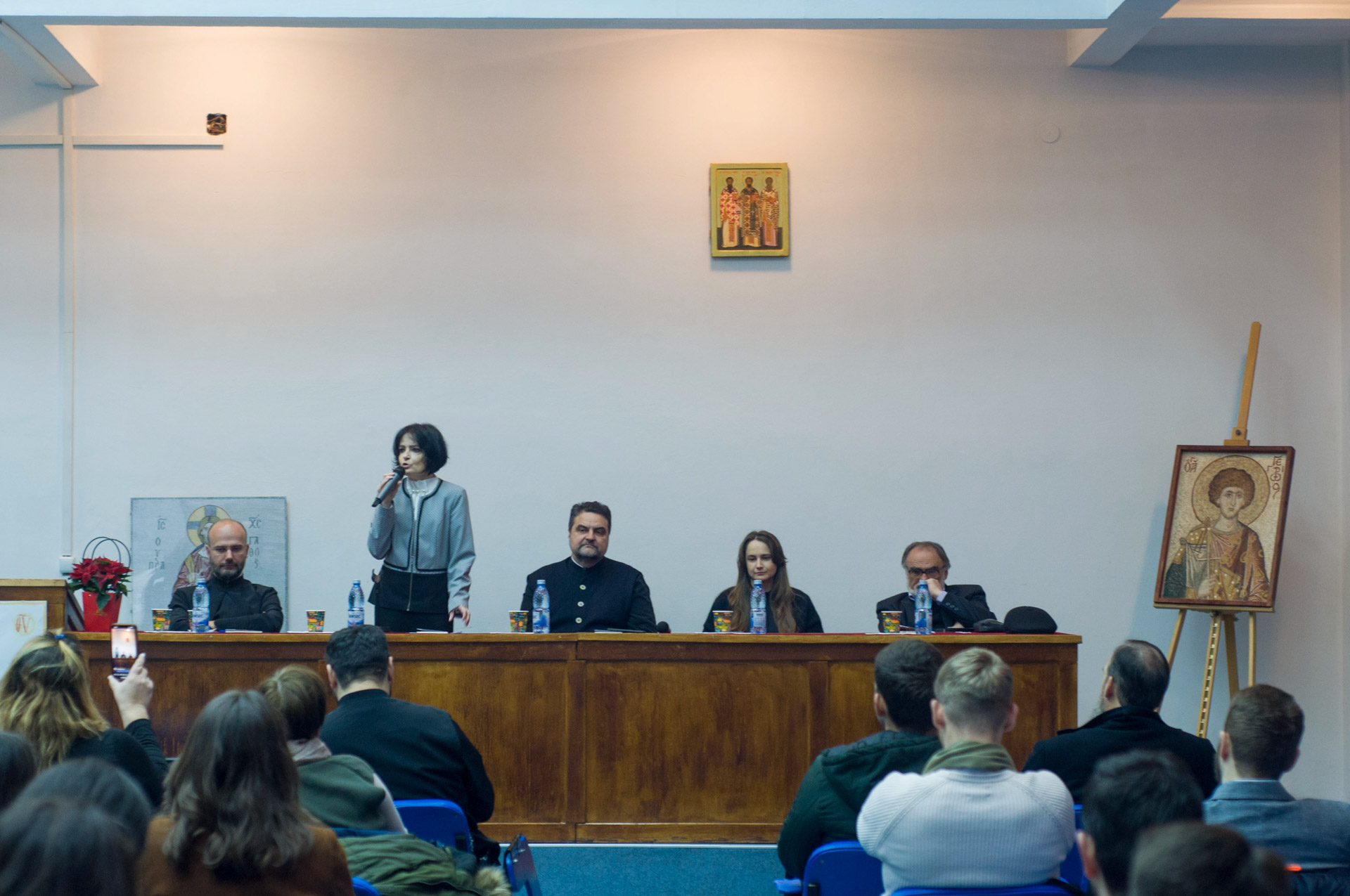 lansarea cărții „Când nu mai ai pe cine să îmbrățișezi”