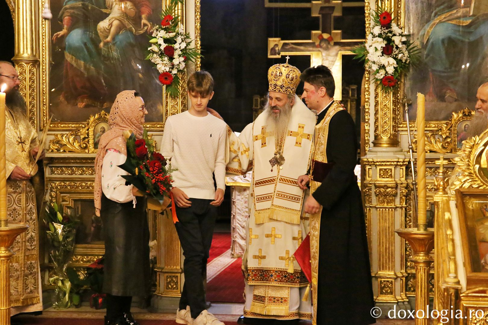 Hirotesie întru iconom stavrofor