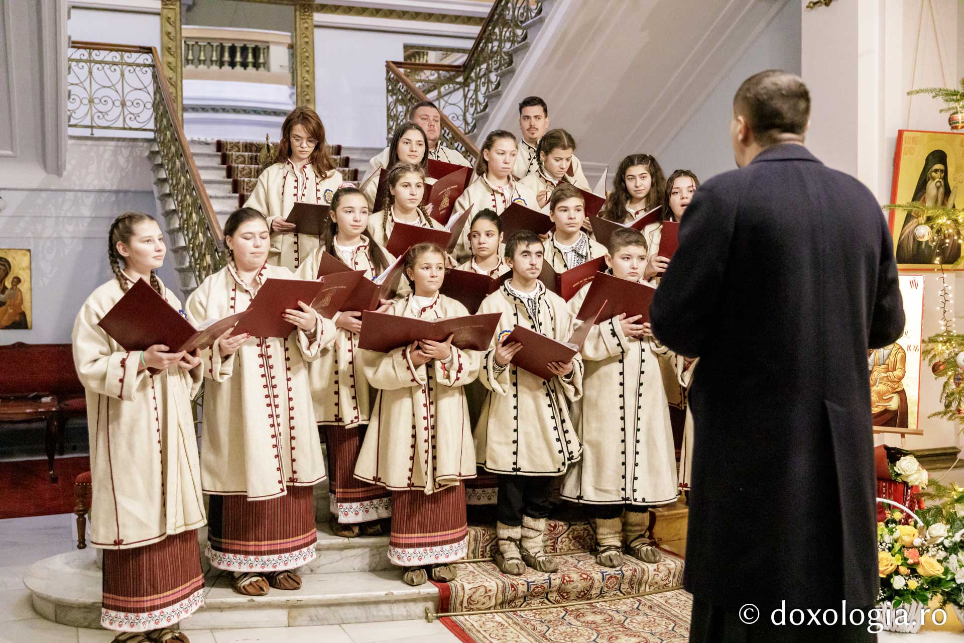 Parohiile Bâcu și Cioca Boca din județul Iași – Colindători la Reședința Mitropolitană 2023