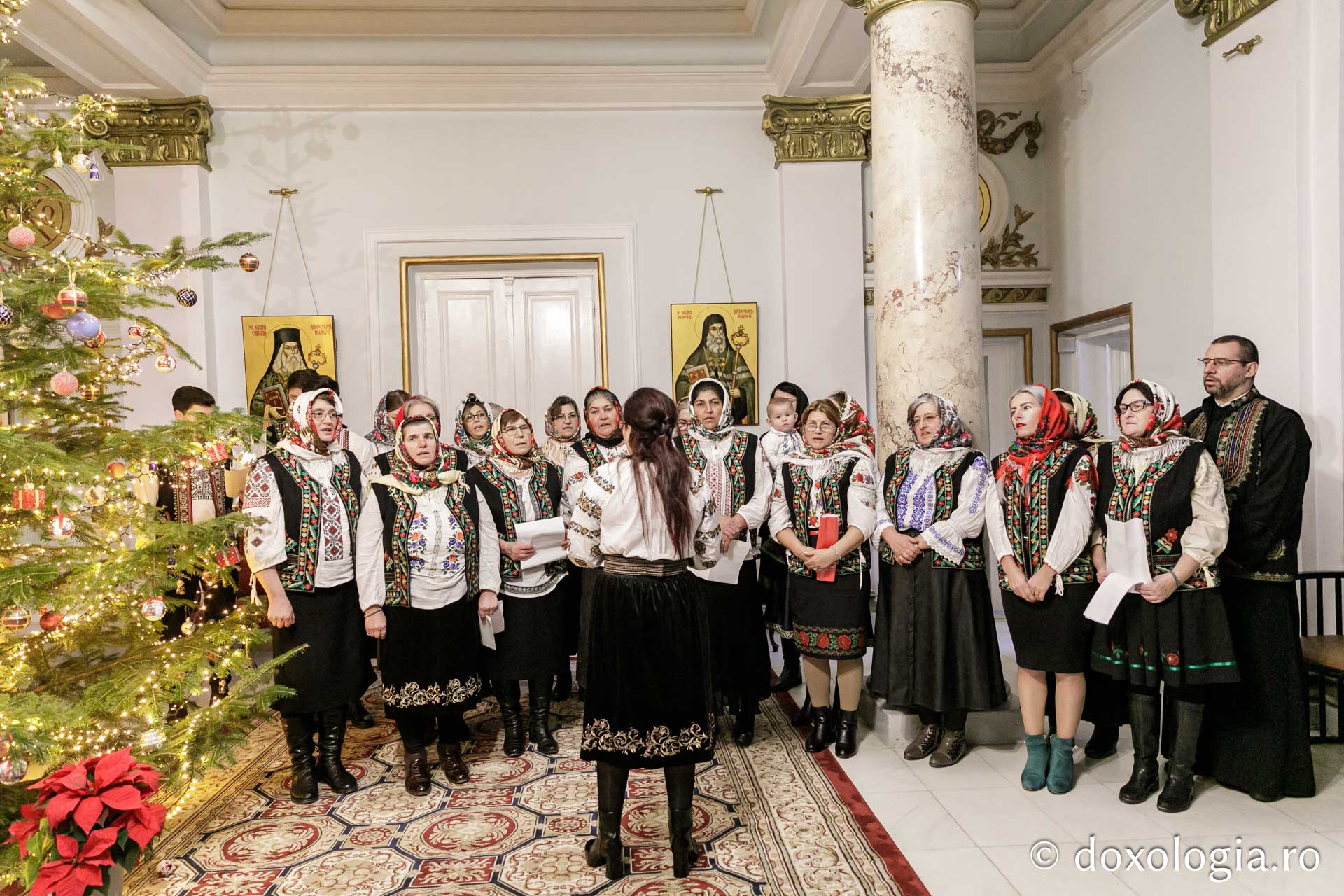 Parohia Cozmești – Colindători la Reședința Mitropolitană 2023