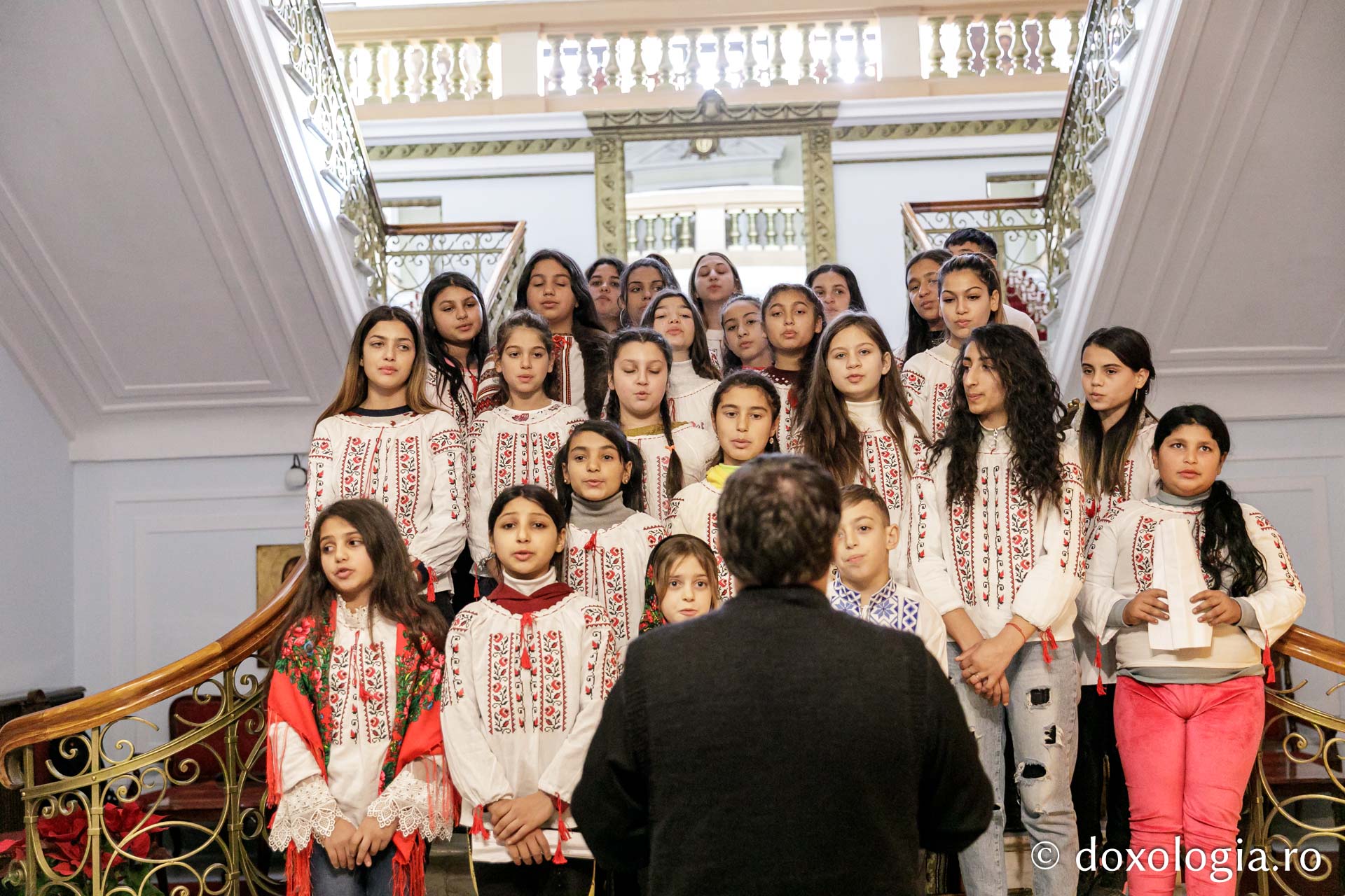 (Foto) Parohia Crucea – Colindători la Reședința Mitropolitană 2023