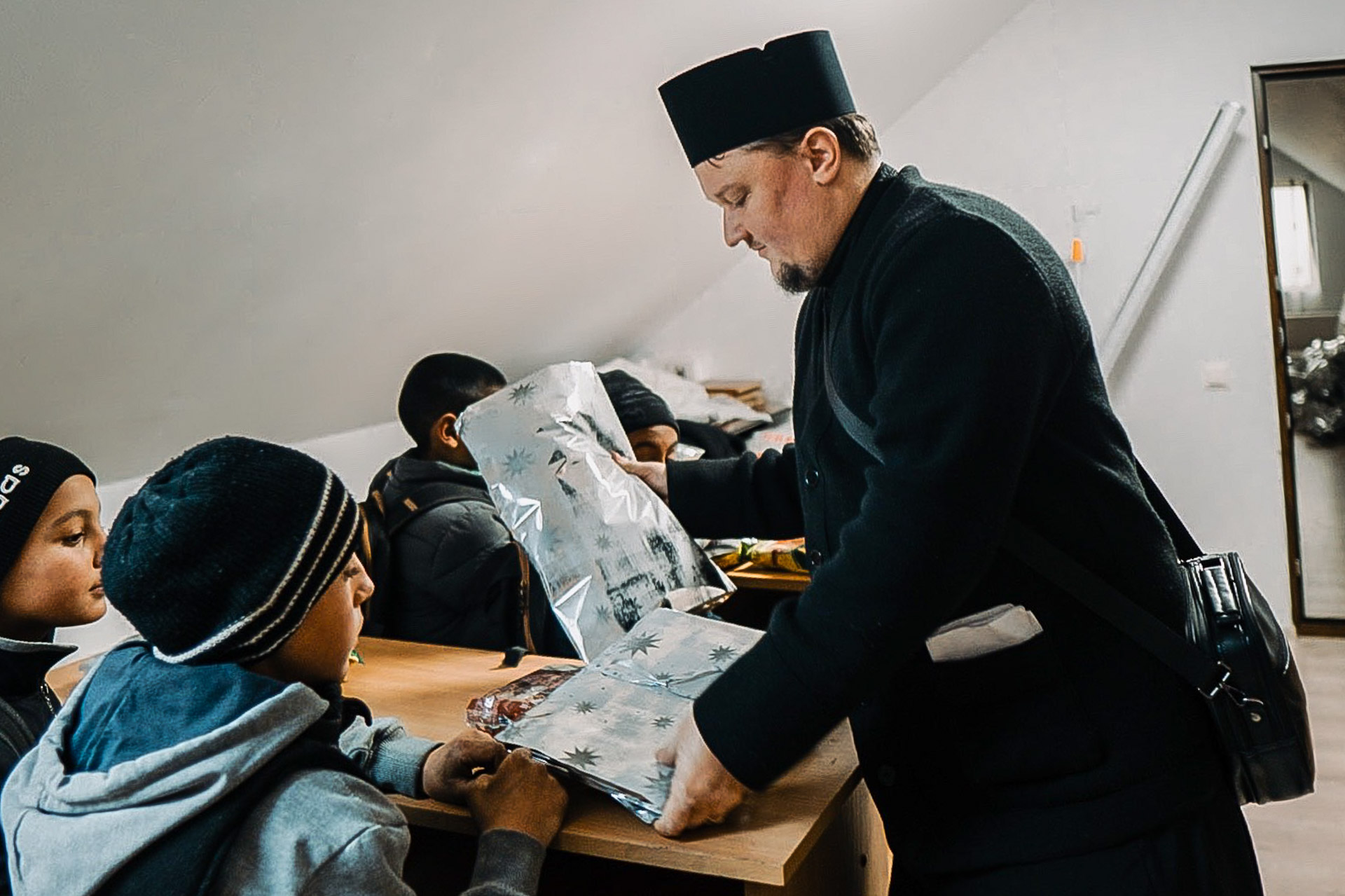 Campania „Bucurii pentru 200 de copii”, la Parohia „Sfinţii Voievozi” Crucea