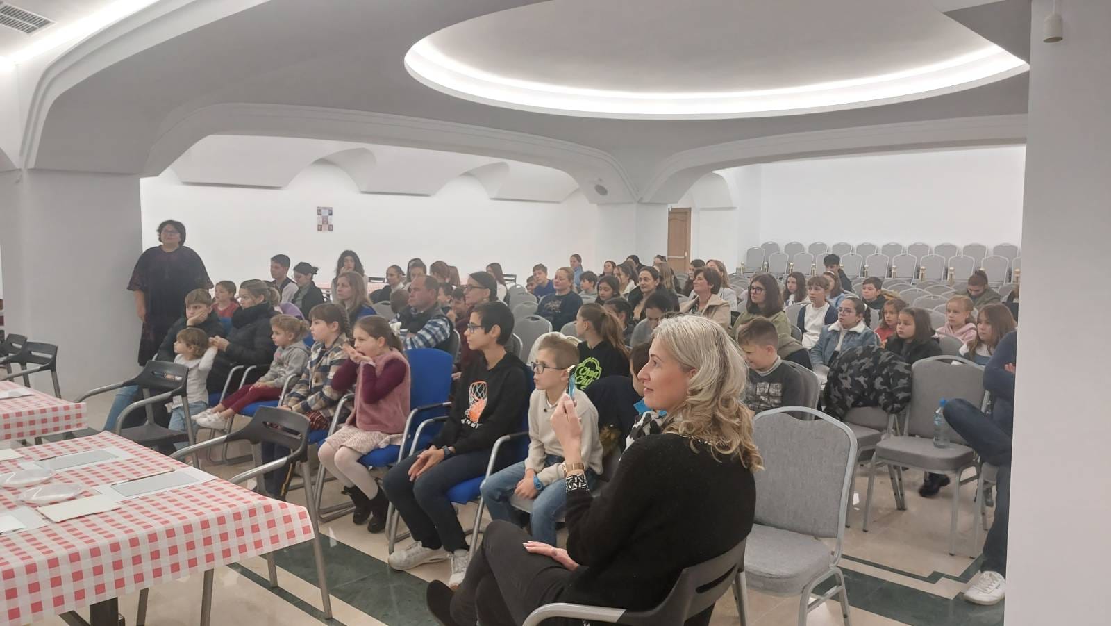 Proiect cultural-educațional între un colegiu din Alba Iulia și Episcopia Spaniei și Portugaliei Proiect cultural-educațional între un colegiu din Alba Iulia și Episcopia Spaniei și Portugaliei