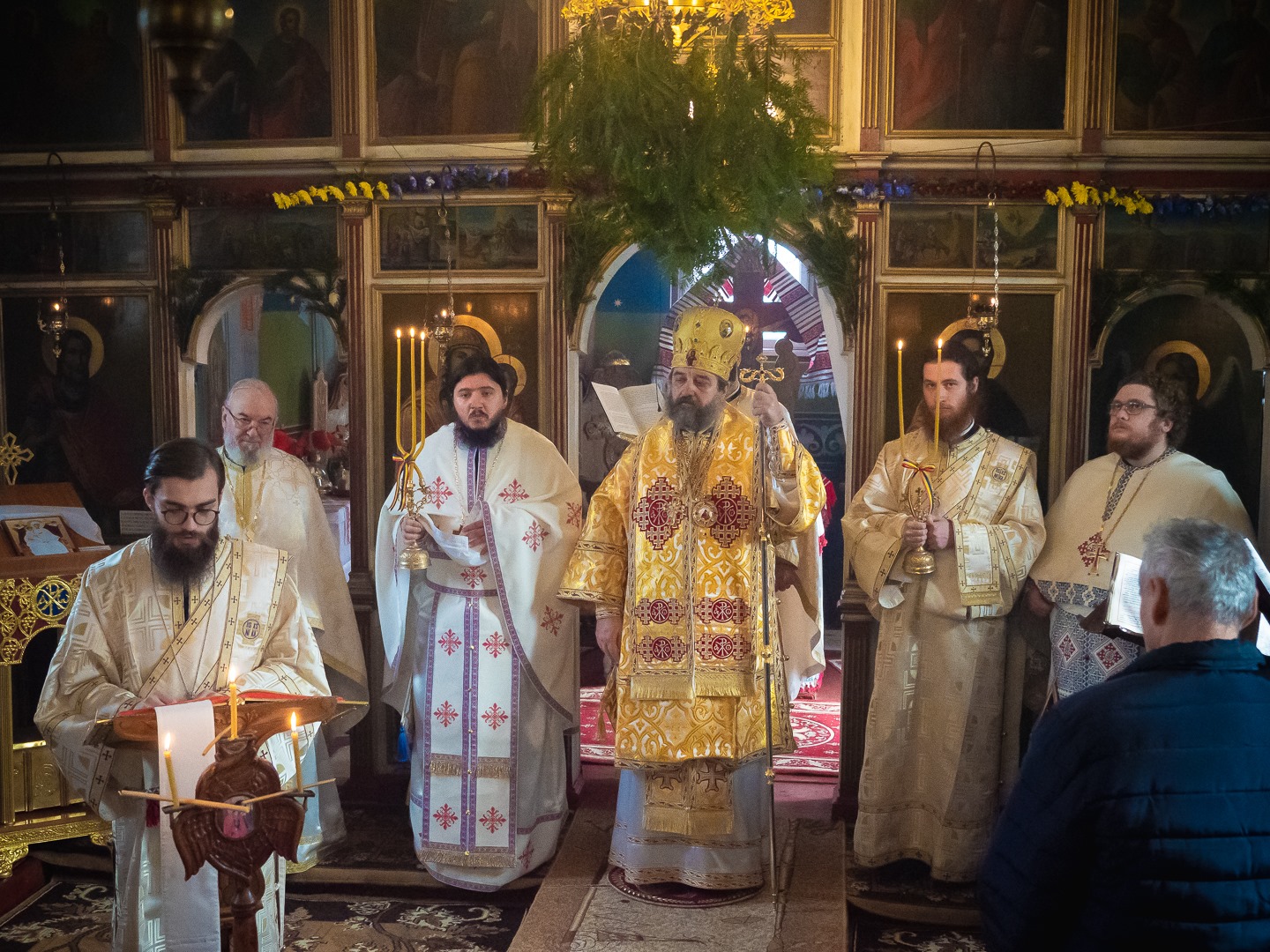 PS Nichifor Botoșăneanul la Sfânta Liturghie