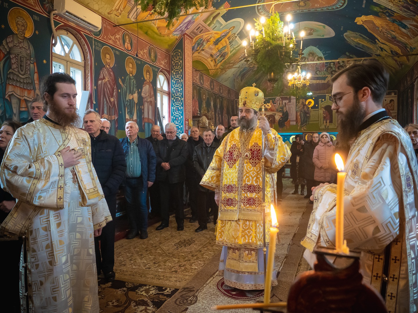 PS Nichifor Botoșăneanul la Sfânta Liturghie