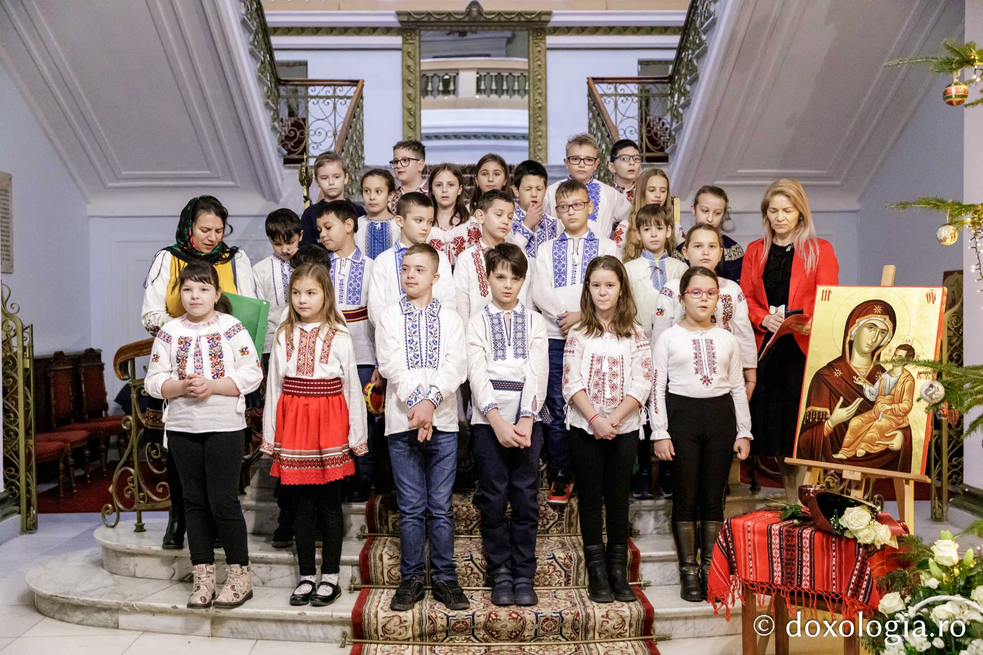 Școala „Ion Simionescu” din Iași – Colindători la Reședința Mitropolitană 2023