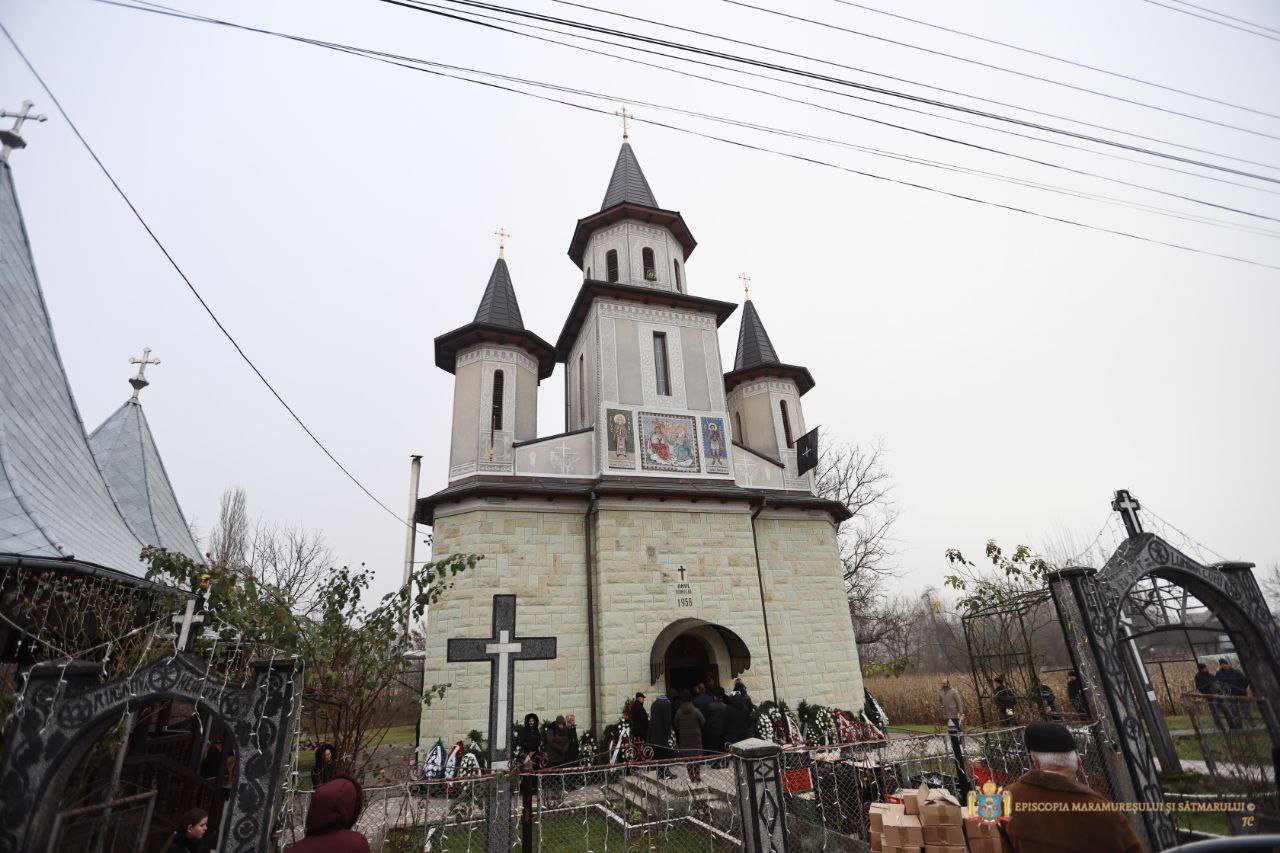 slujba de înmormântare a mamei PS Macarie