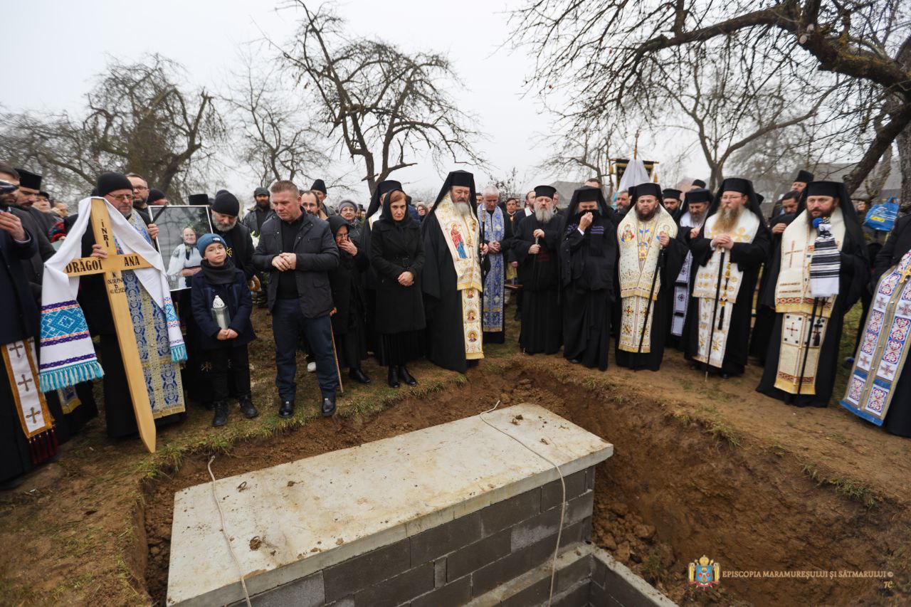 slujba de înmormântare a mamei PS Macarie