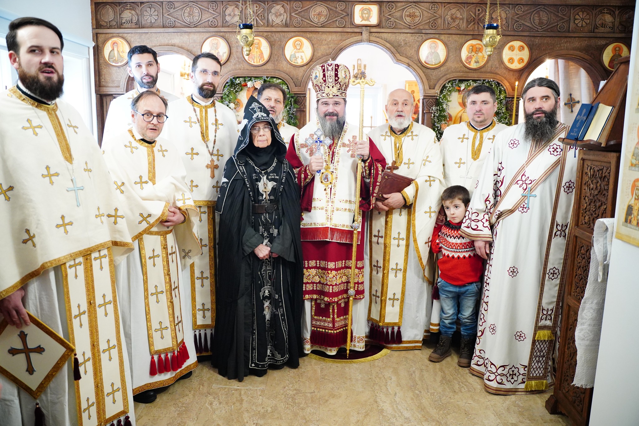 PS Macarie, alături de credincioși români