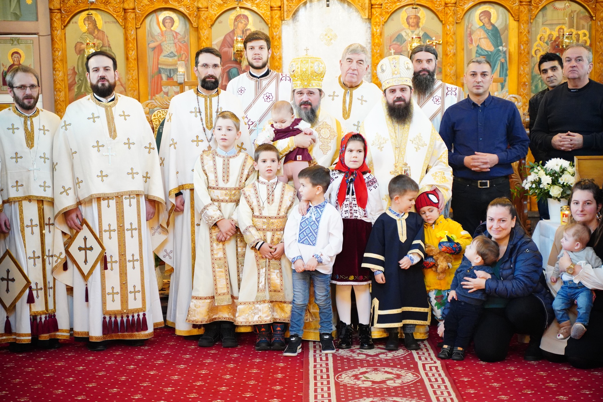 PS Macarie și PS Benedict, alături de credincioși români