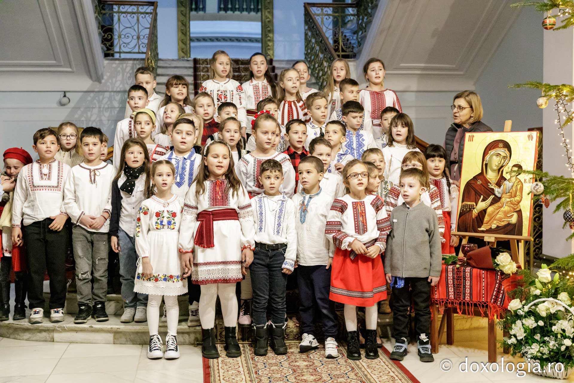 Şcoala „D.D. Pătrăşcanu” din Tomeşti – Colindători la Reședința Mitropolitană 2023