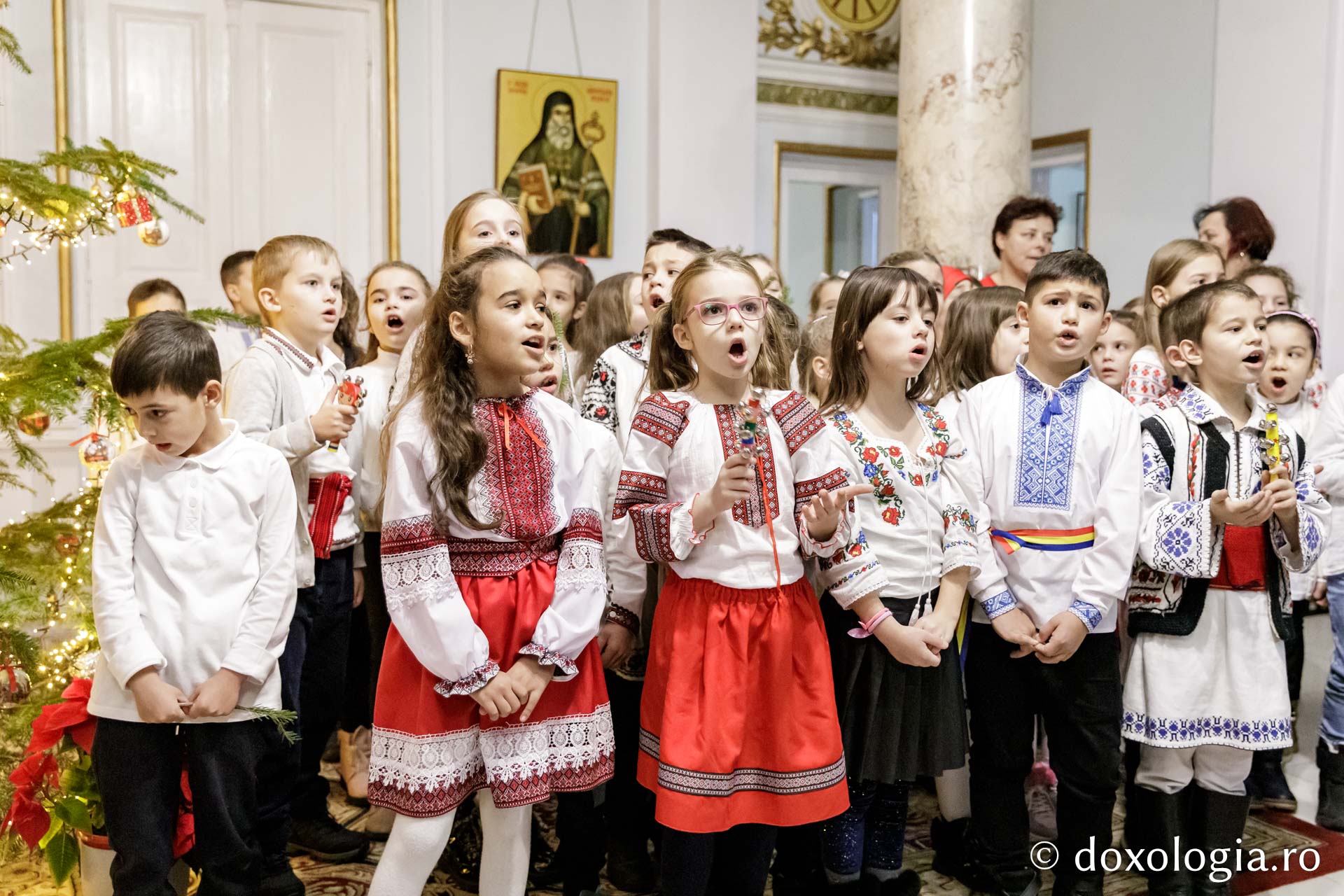 Şcoala „D.D. Pătrăşcanu” din Tomeşti – Colindători la Reședința Mitropolitană 2023