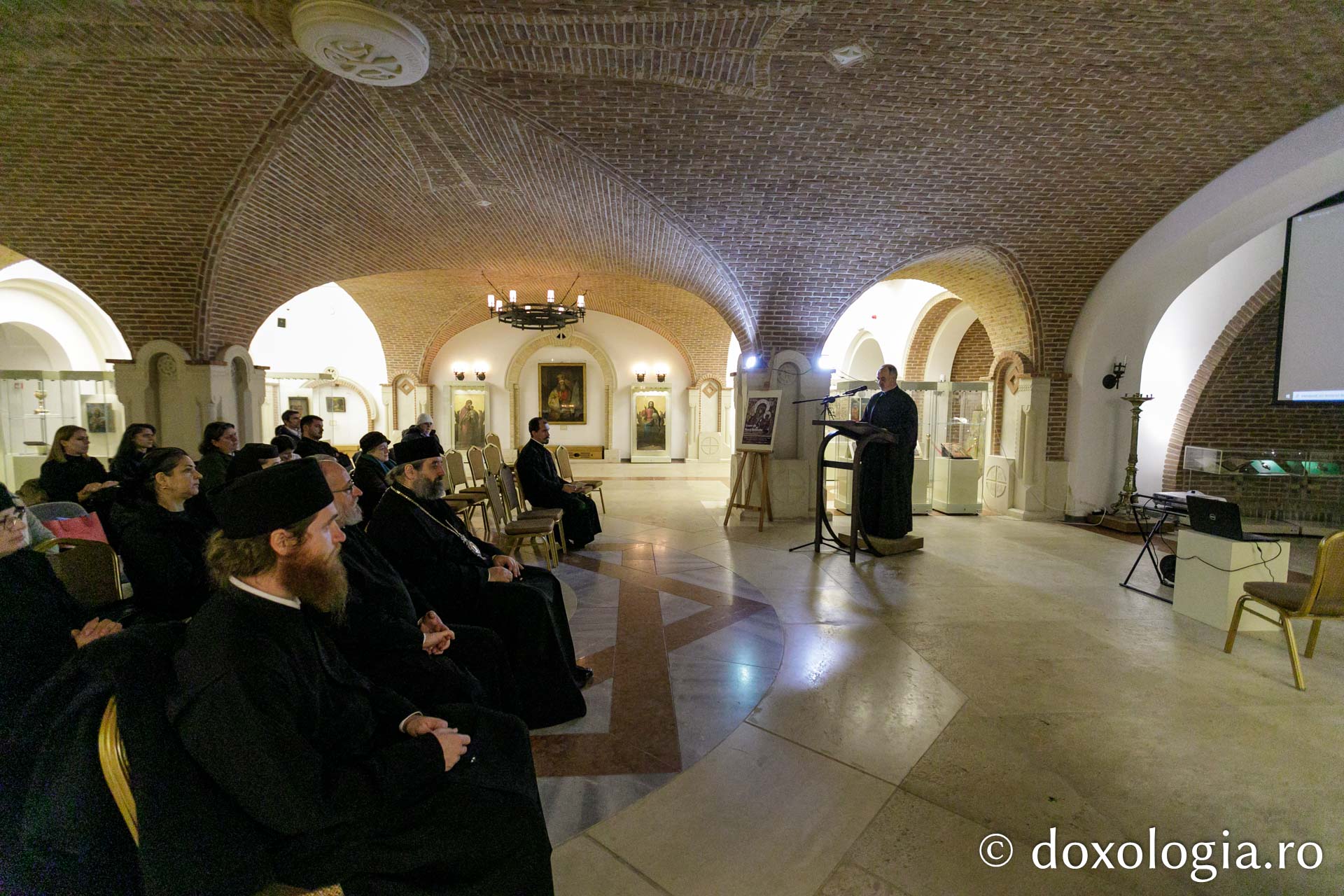 Expoziție de icoane ale Maicii Domnului la Muzeul Mitropolitan din Iași