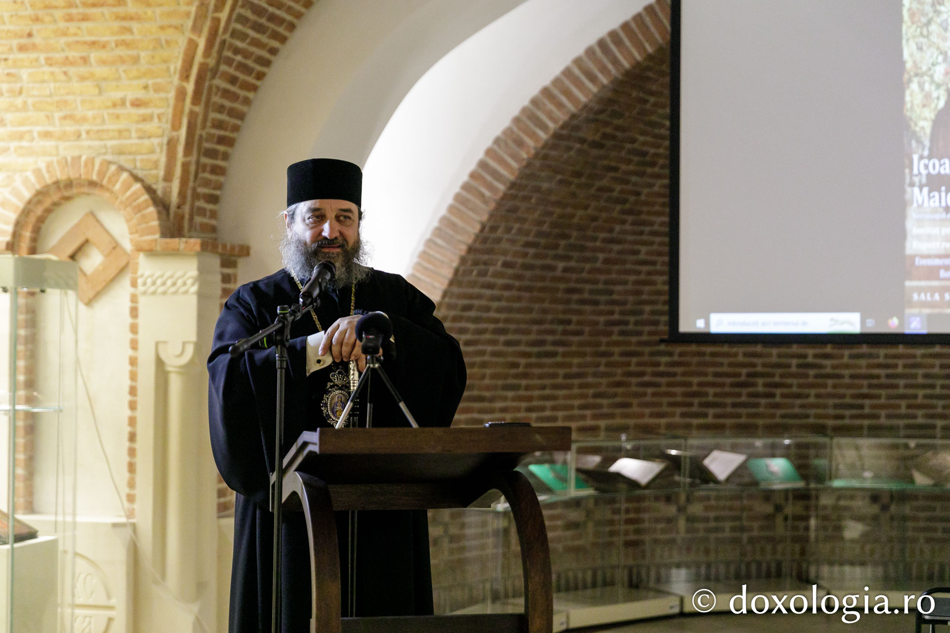 Expoziție de icoane ale Maicii Domnului la Muzeul Mitropolitan din Iași