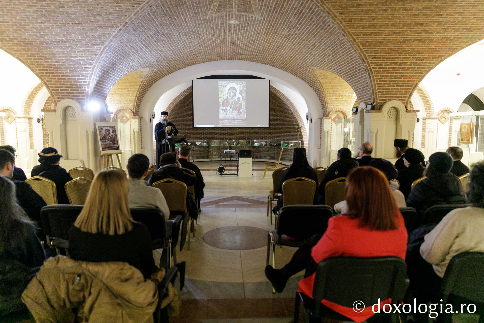 Expoziție de icoane ale Maicii Domnului la Muzeul Mitropolitan din Iași