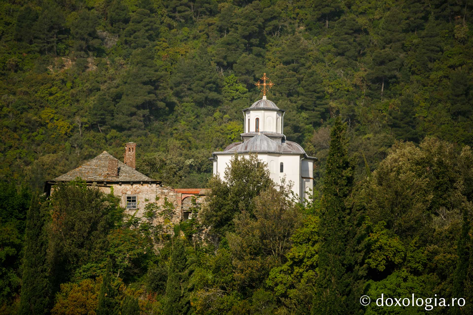 Kathisma „Sfântul Gheorghe” de la Mănăstirea Zografu – Athos / Foto: pr. Silviu Cluci Kathisma „Sfântul Gheorghe” de la Mănăstirea Zografu – Athos