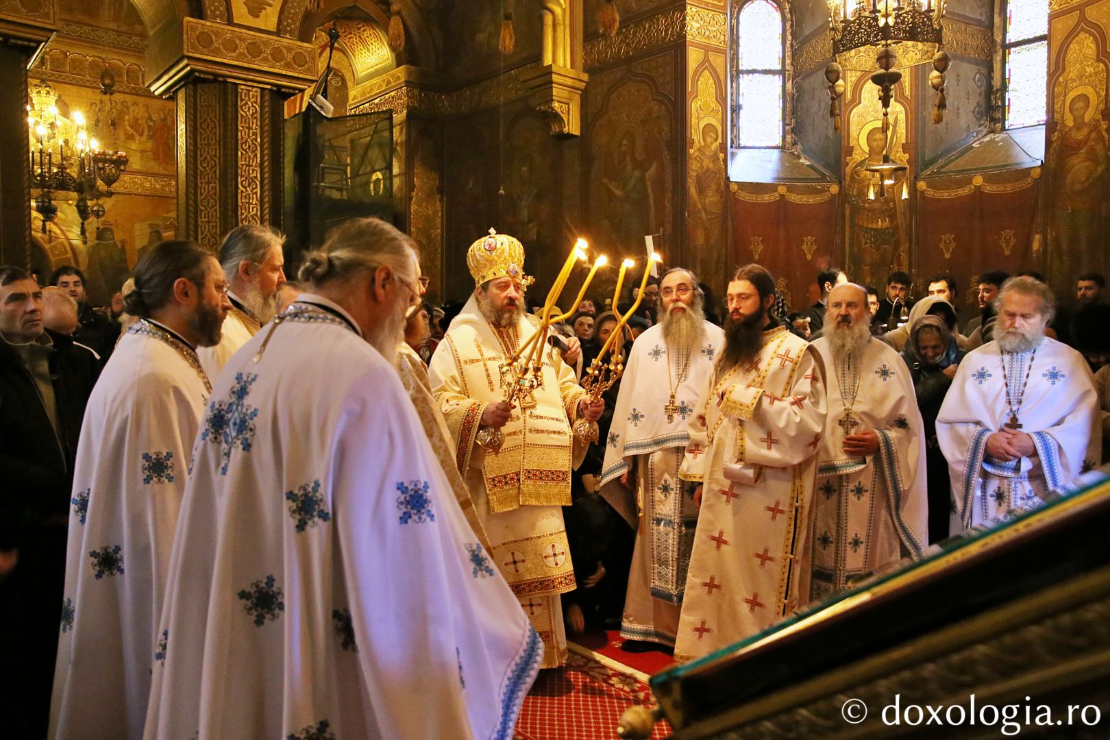 Slujbă arhierească la hramul Mănăstirii „Sfinții Trei Ierarhi” din Iași