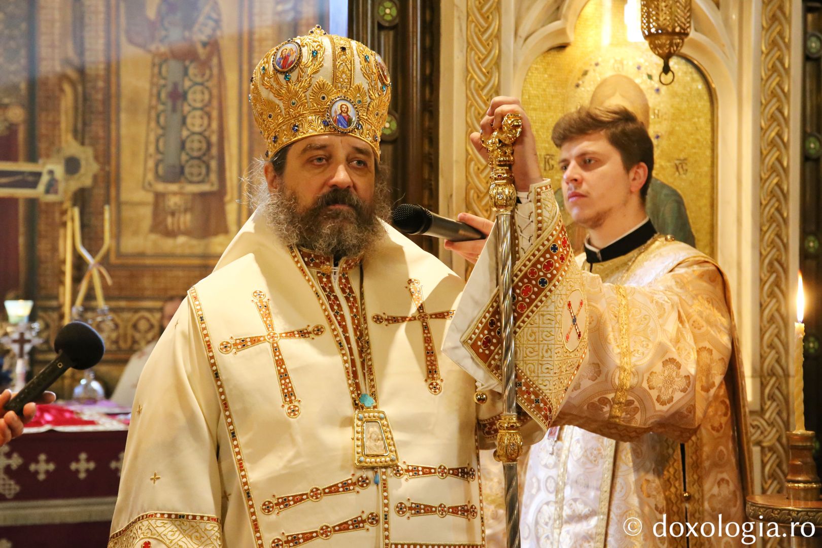 Slujbă arhierească la hramul Mănăstirii „Sfinții Trei Ierarhi” din Iași